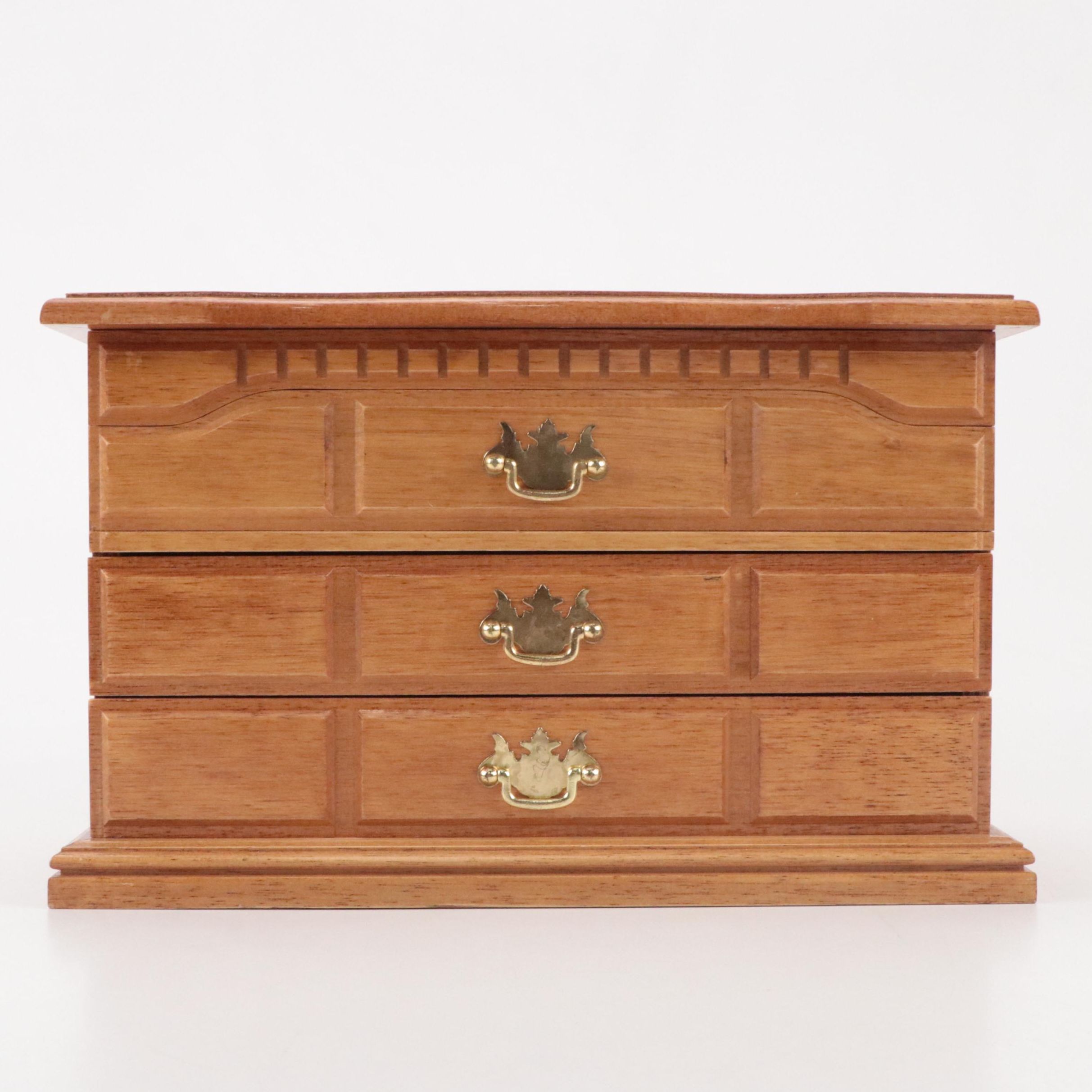 Oak Jewelry Box with Brass Pulls