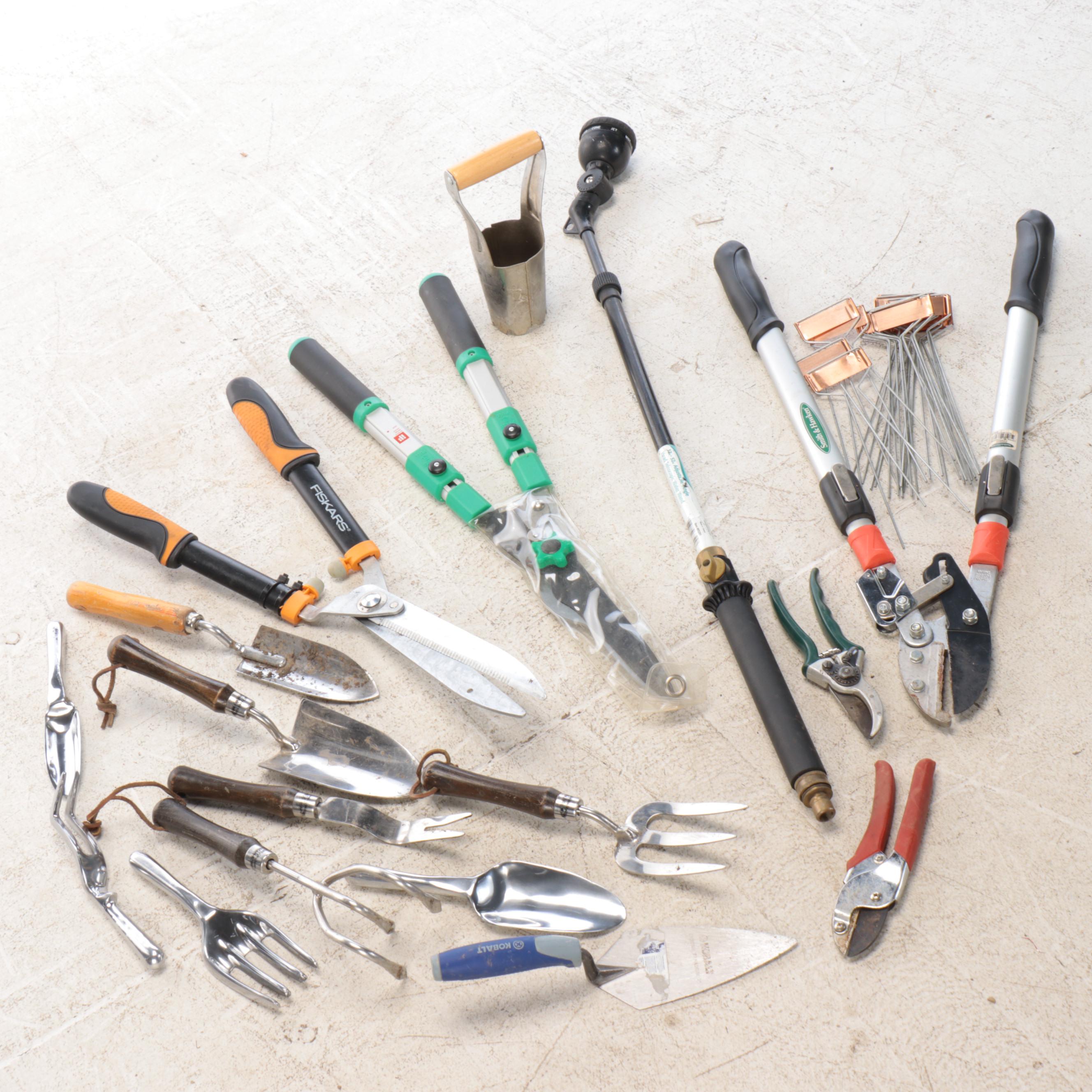 Scotts AccuGreen 2000 Seed Spreader, Rakes, Shears, and More Garden Tools