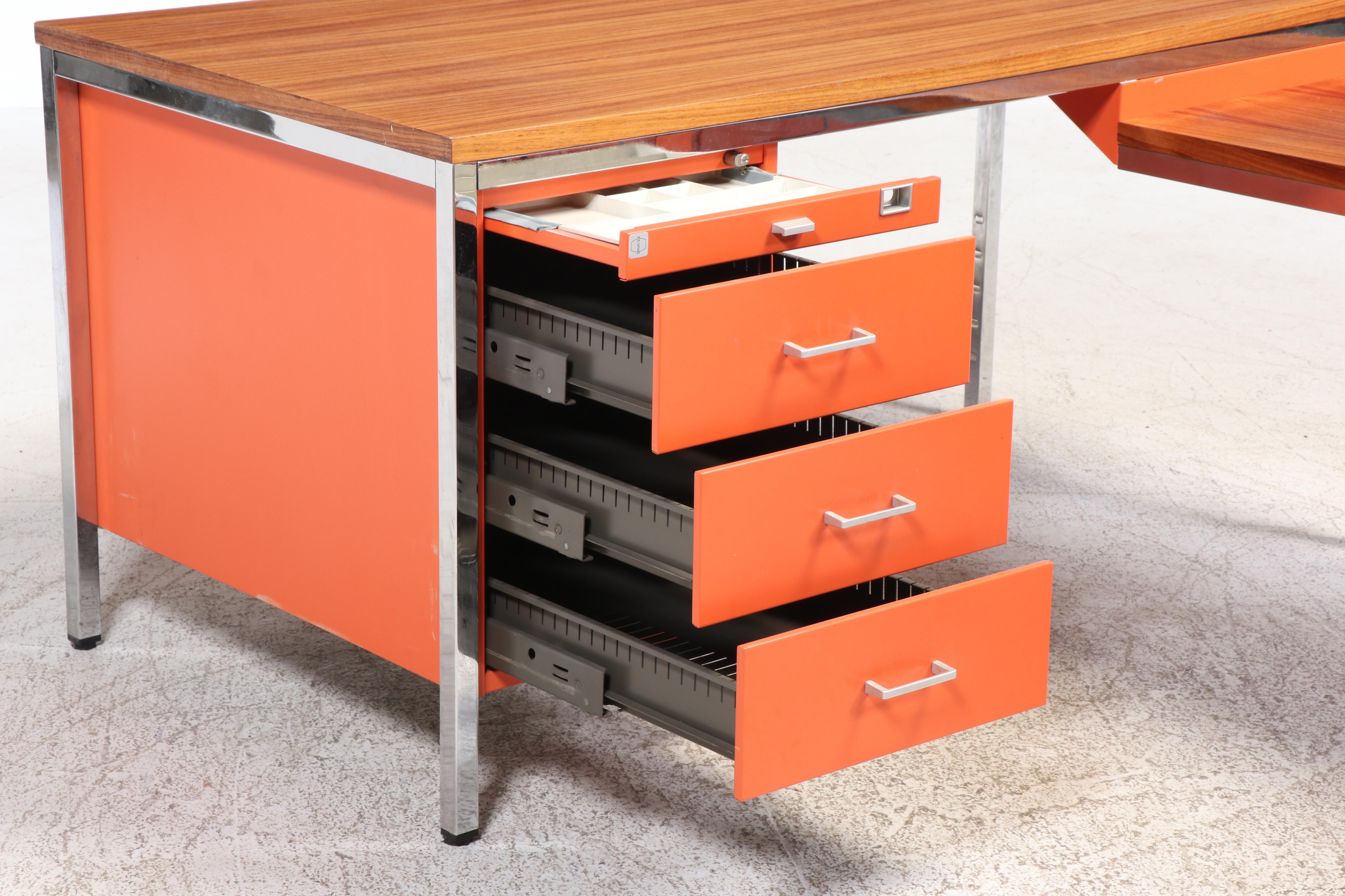 Mauser German Mid Century Modern Wood Top L-Shaped Desk, 1960s