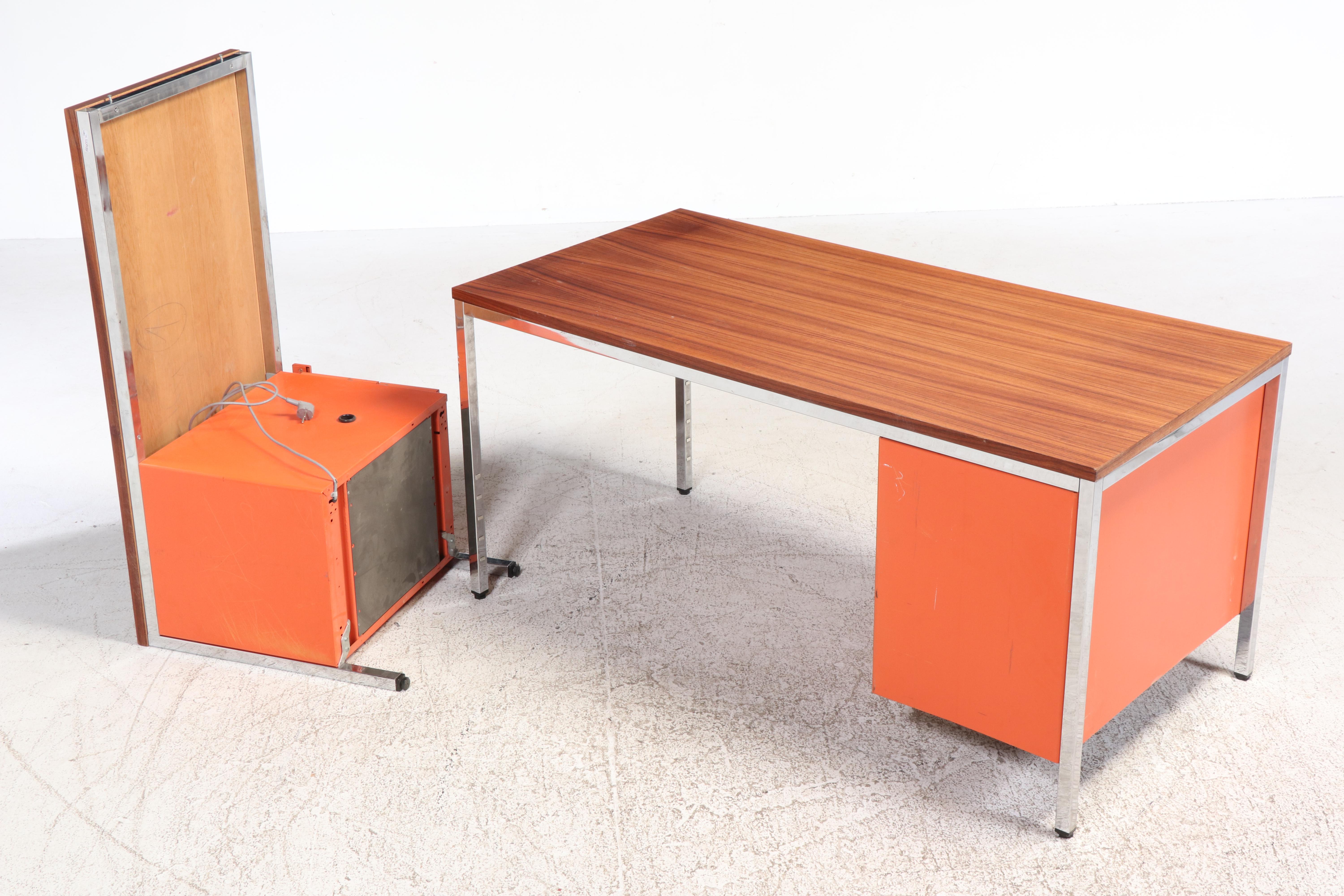Mauser German Mid Century Modern Wood Top L-Shaped Desk, 1960s