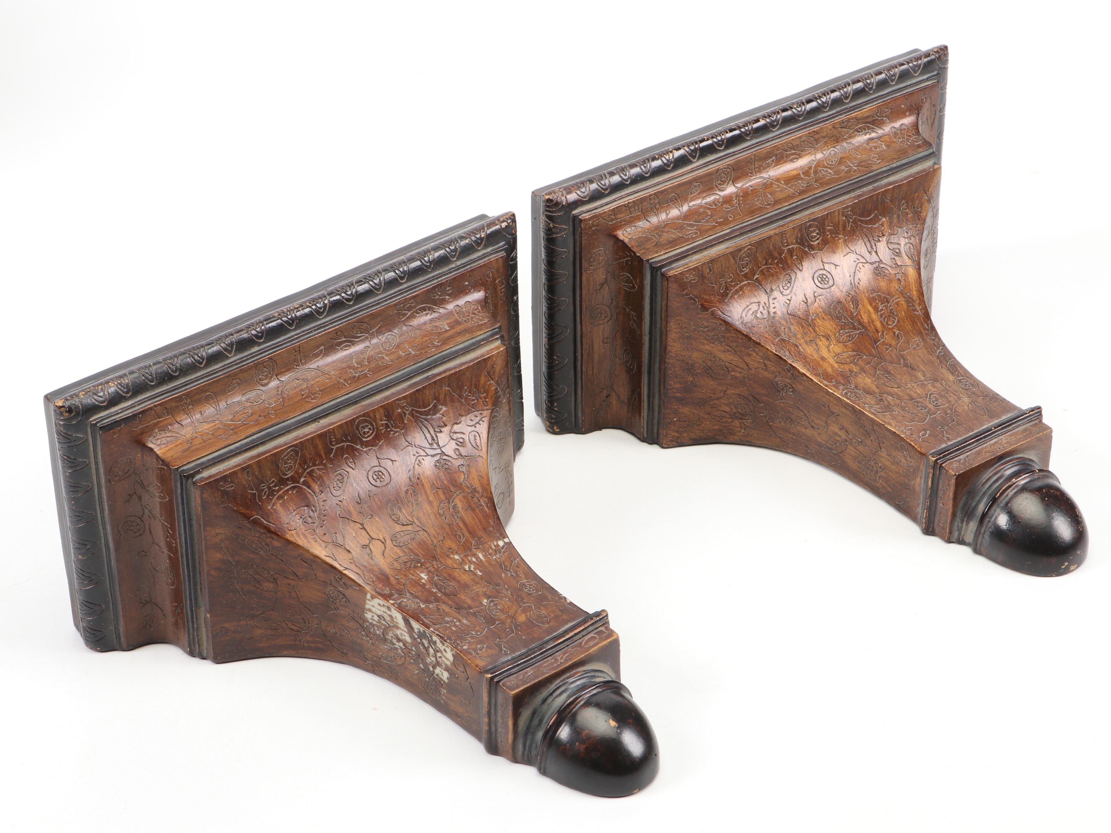 Cast Metal Table Lamp with Queen Elizabeth II Commemorative Magazine and Décor