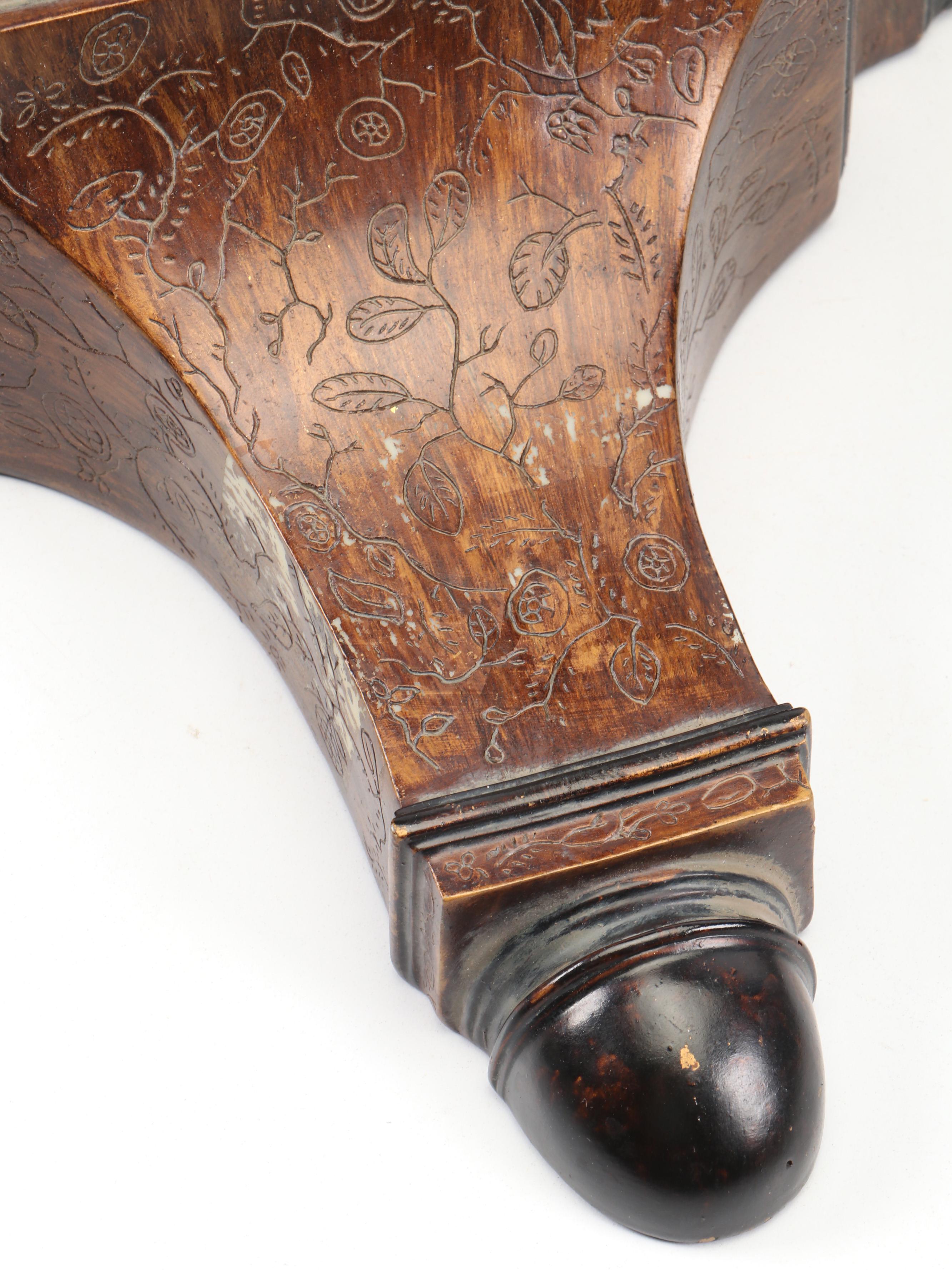 Cast Metal Table Lamp with Queen Elizabeth II Commemorative Magazine and Décor