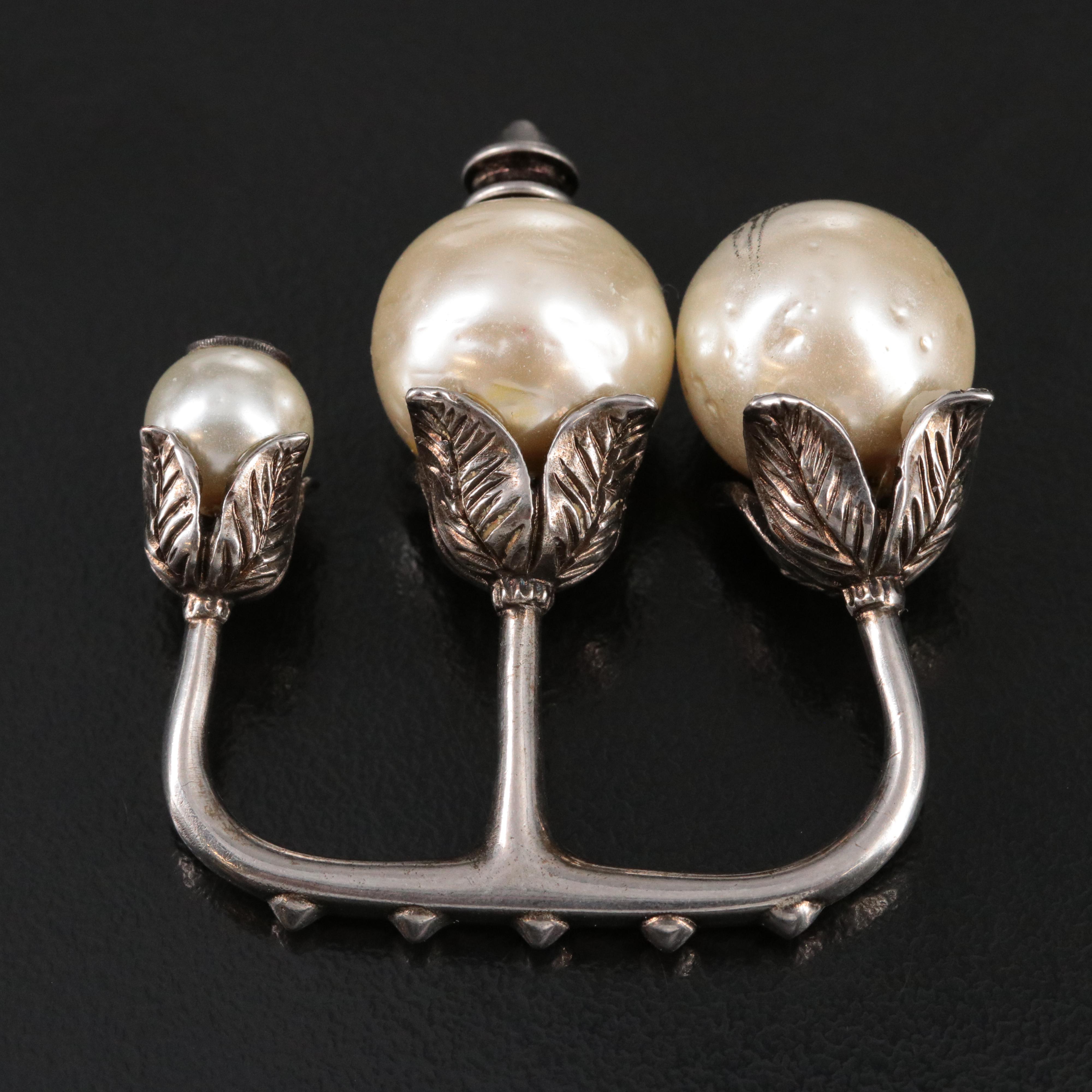 Gucci Faux Pearl Spike Feline Two Finger Ring