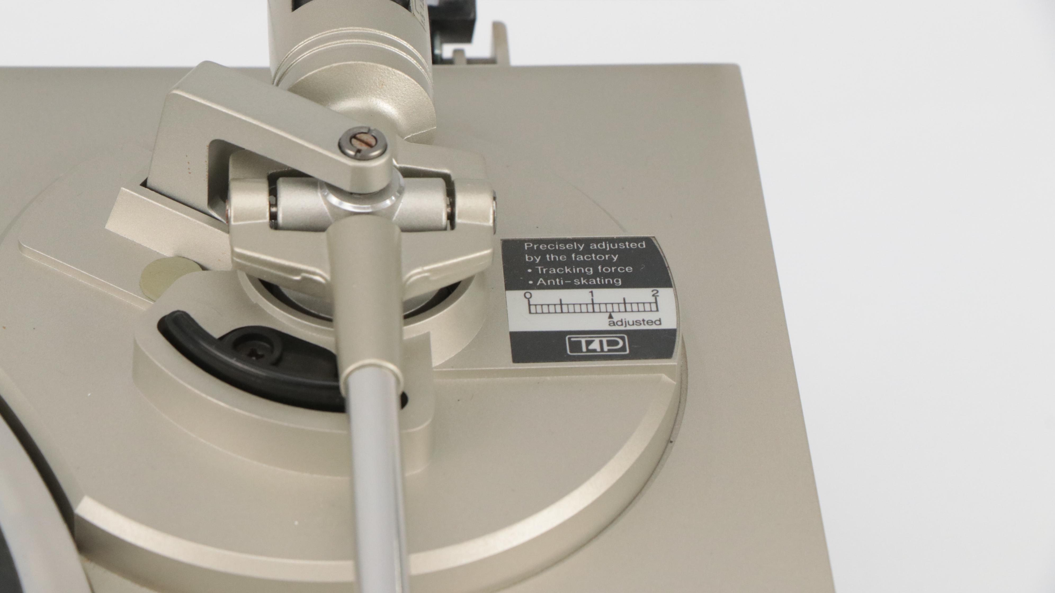 Technics SA-411 FM/AM Stereo Receiver and SL-Q350 Direct Drive Turntable System