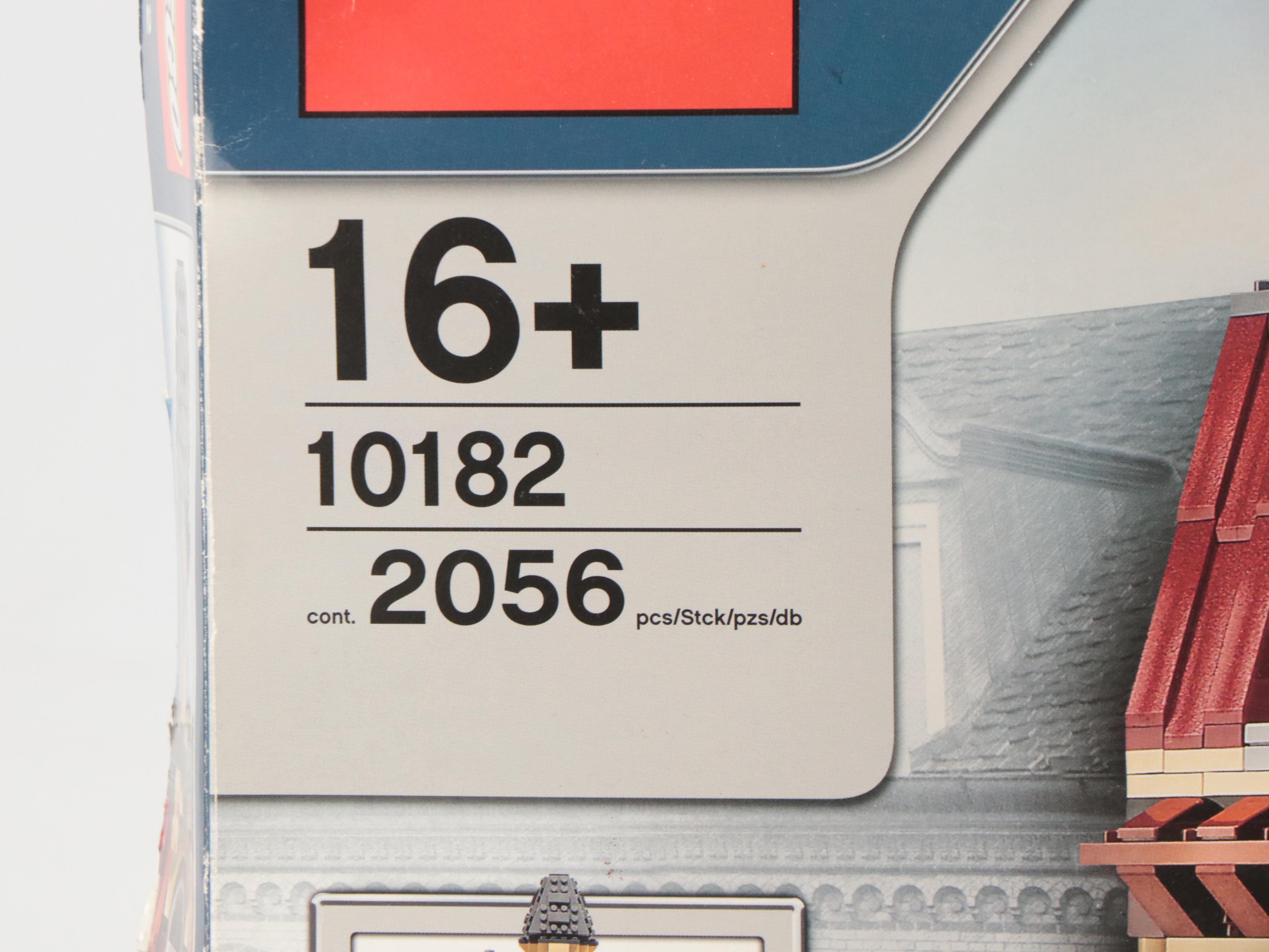 LEGO Creator Café Corner and Star Wars Ultimate Lightsaber Duel