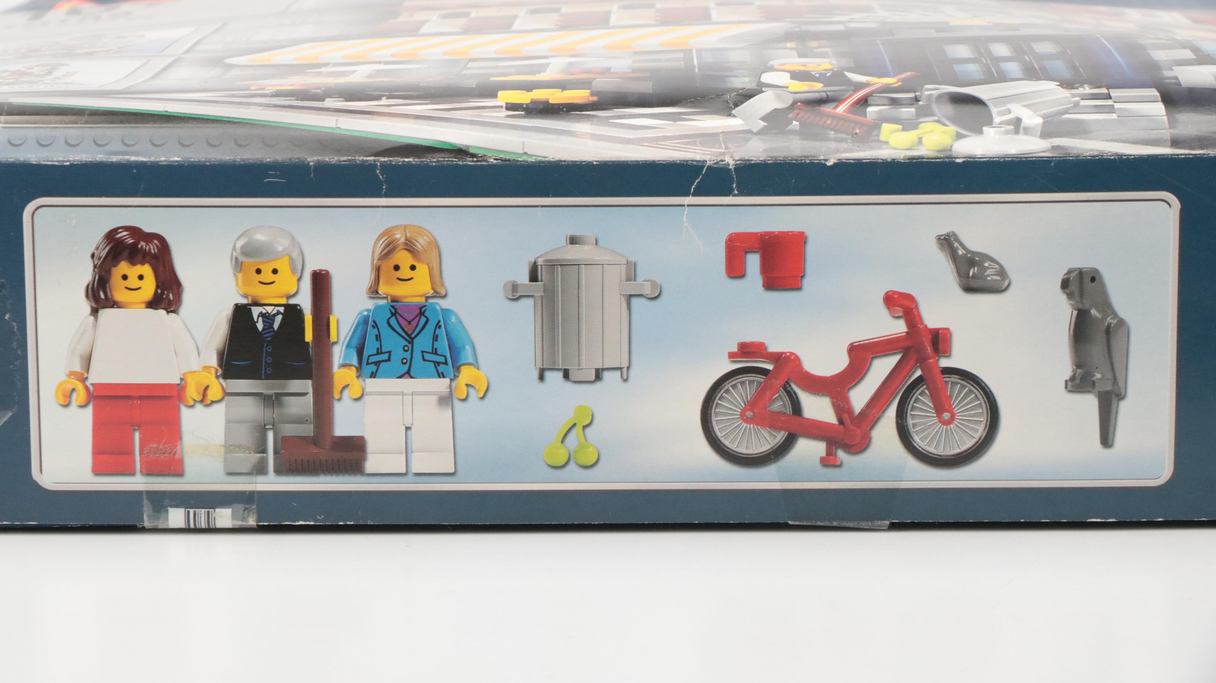 LEGO Creator Café Corner and Star Wars Ultimate Lightsaber Duel