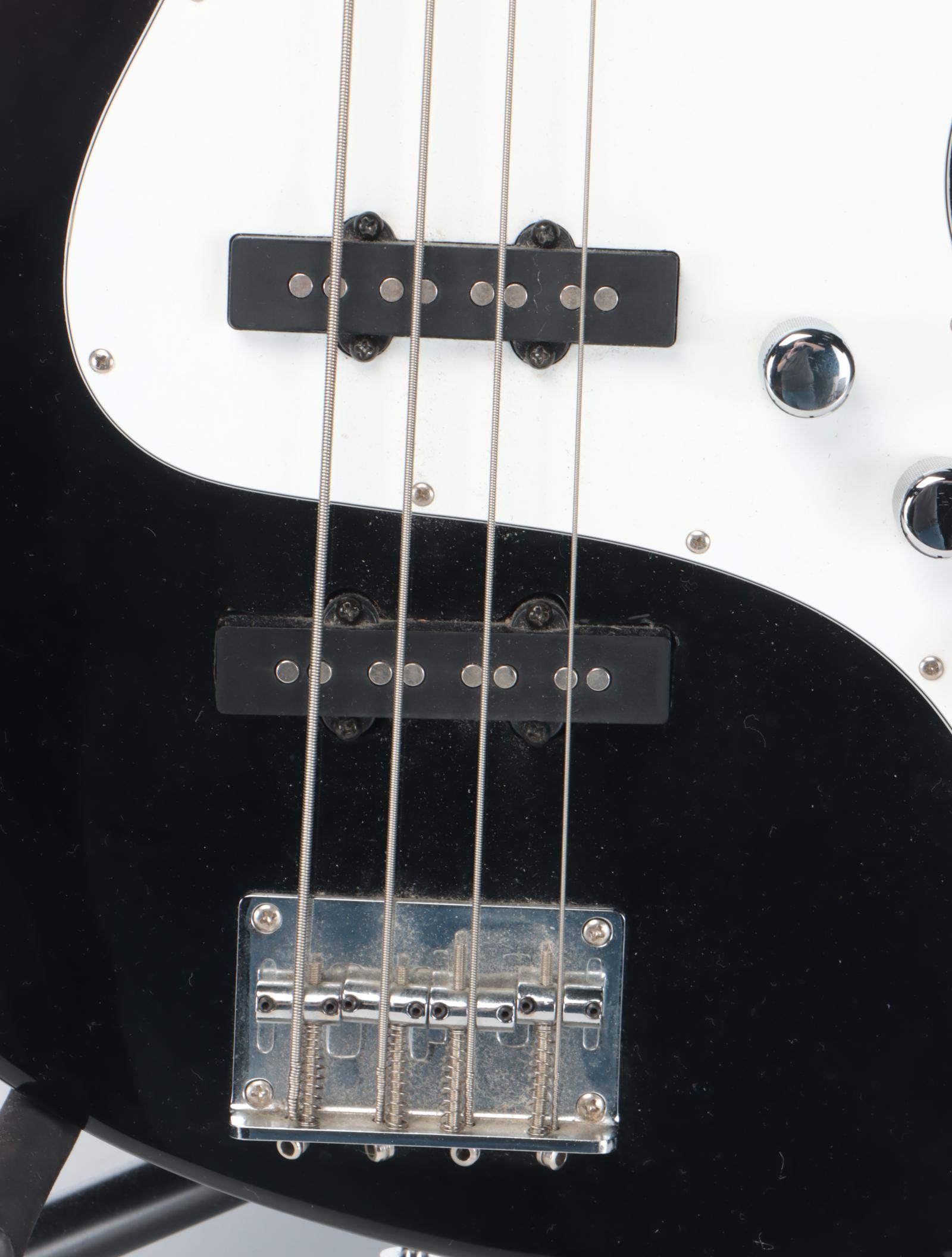 Samick Fairlane Greg Bennett 4-String Right-Handed 34" Scale Bass Guitar