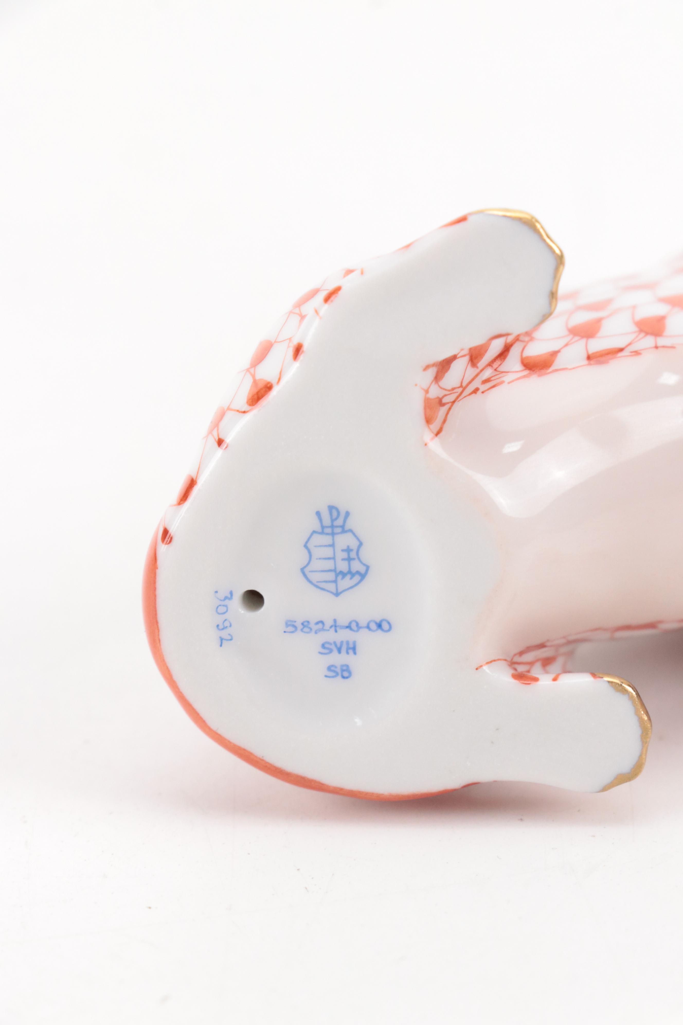 Herend Rust Fishnet with Gold "Labrador Retriever" Porcelain Figurine