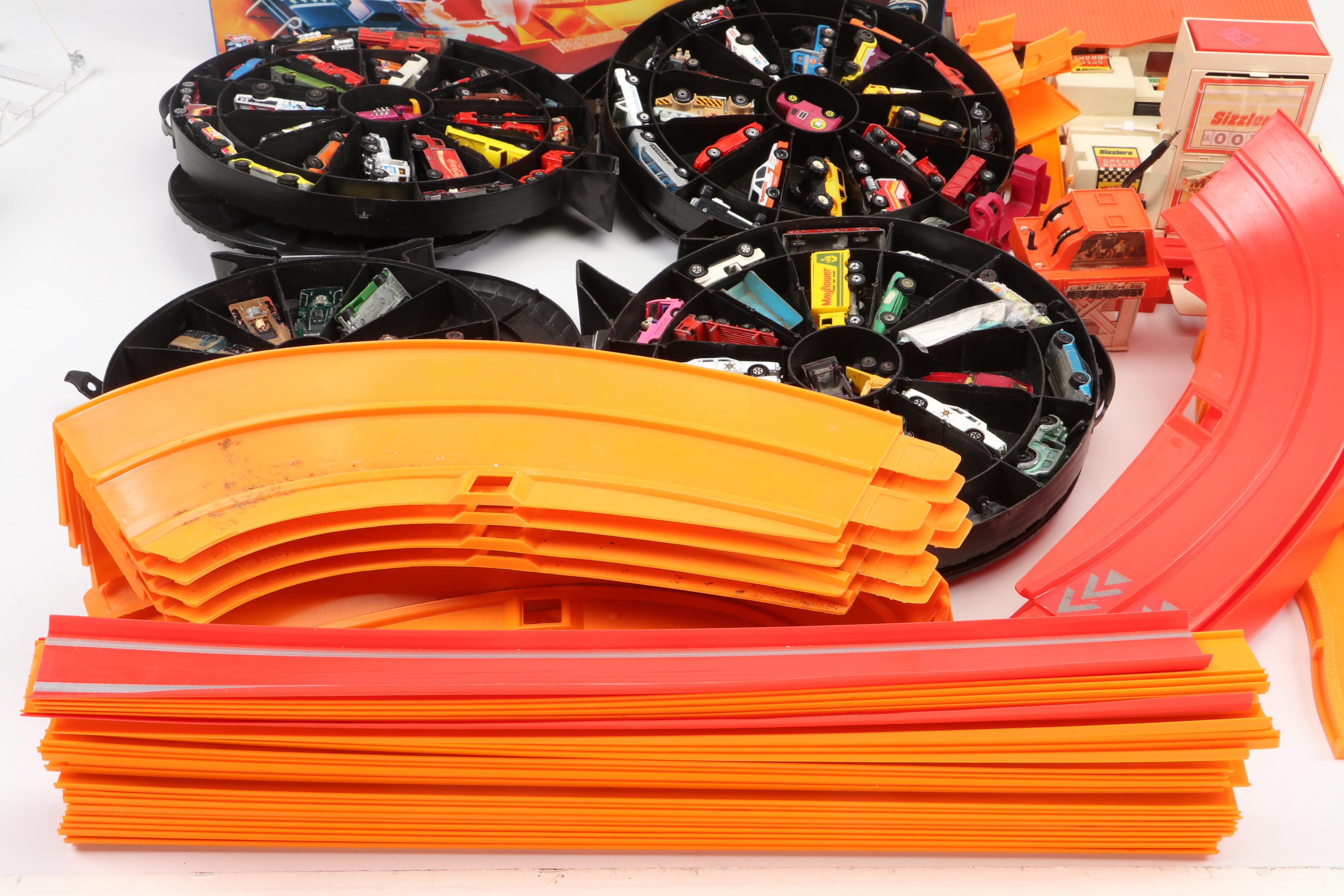 Hot Wheels Mongoose & Snake Drag Race Set with Cars, Track and Carrying Cases