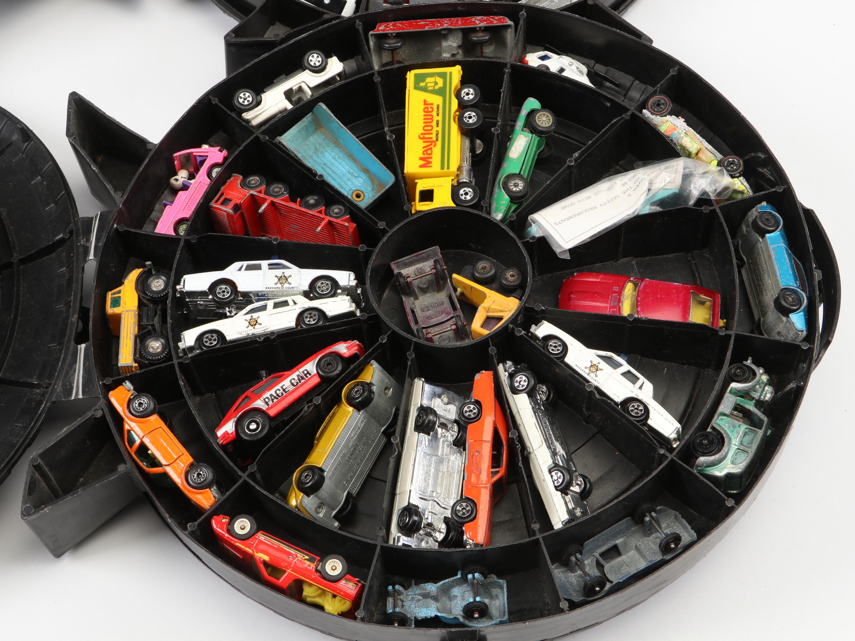 Hot Wheels Mongoose & Snake Drag Race Set with Cars, Track and Carrying Cases