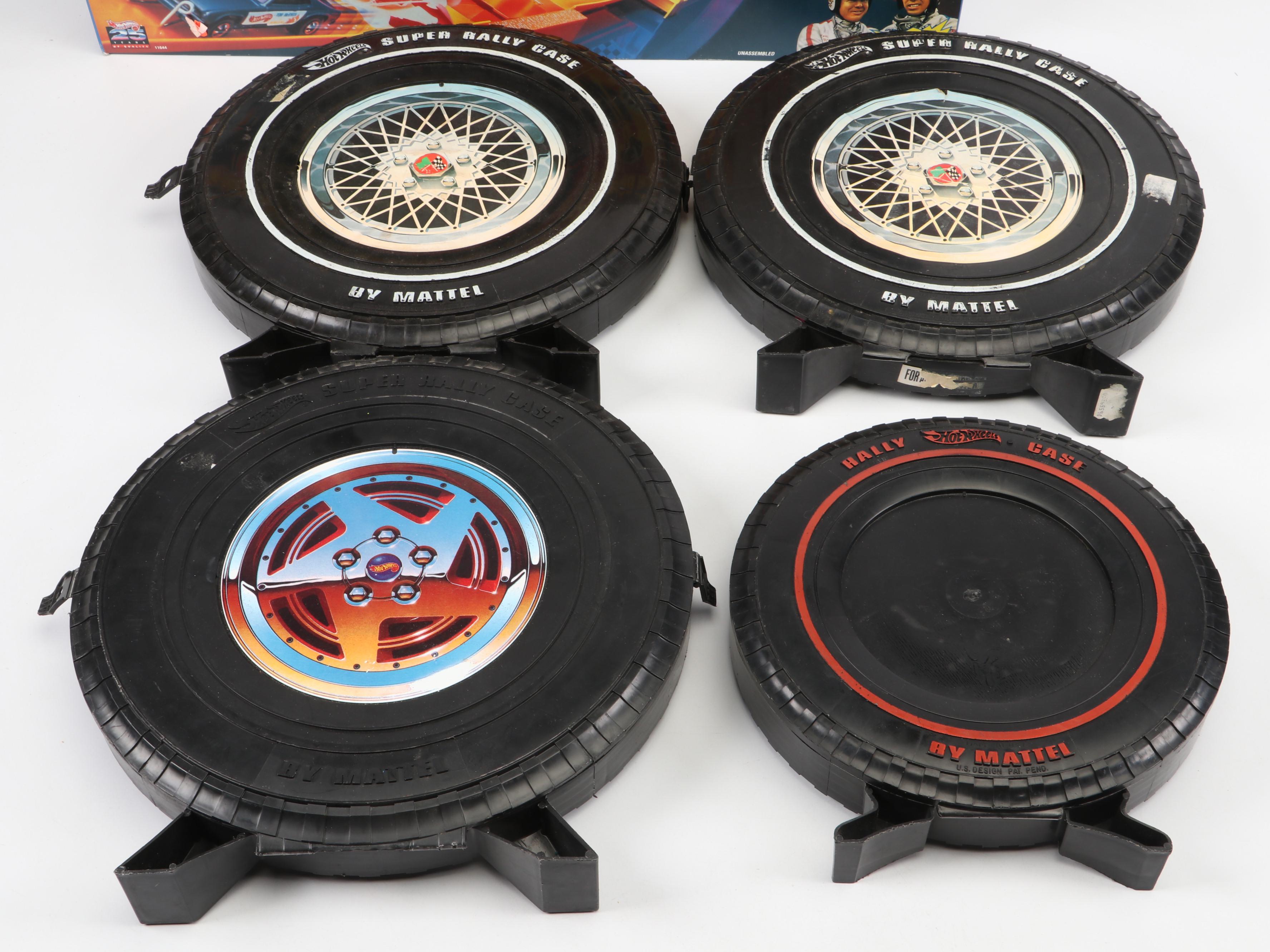 Hot Wheels Mongoose & Snake Drag Race Set with Cars, Track and Carrying Cases