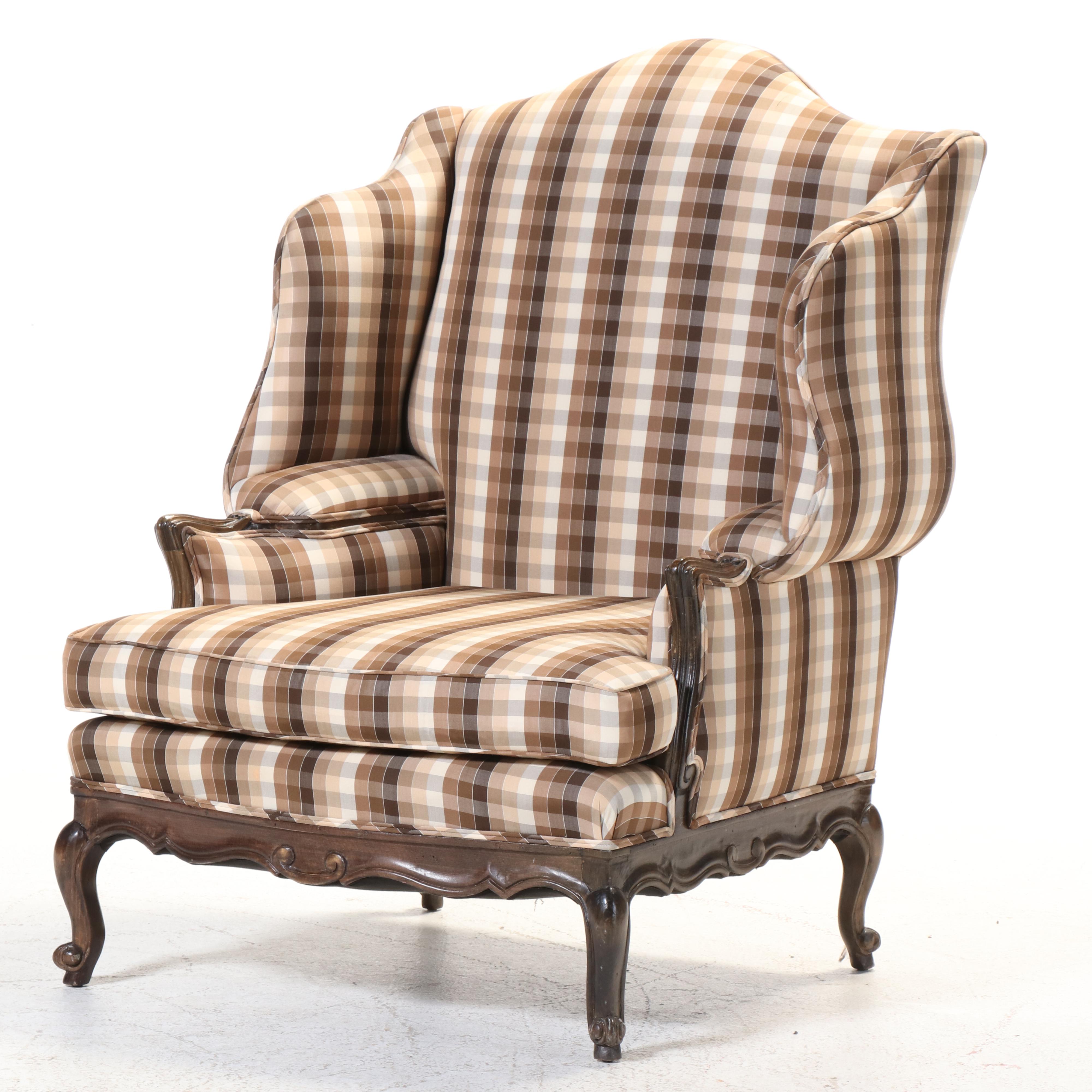 Trouvailles Inc. Louis XV Style Beech Bergère avec Oreilles and Ottoman