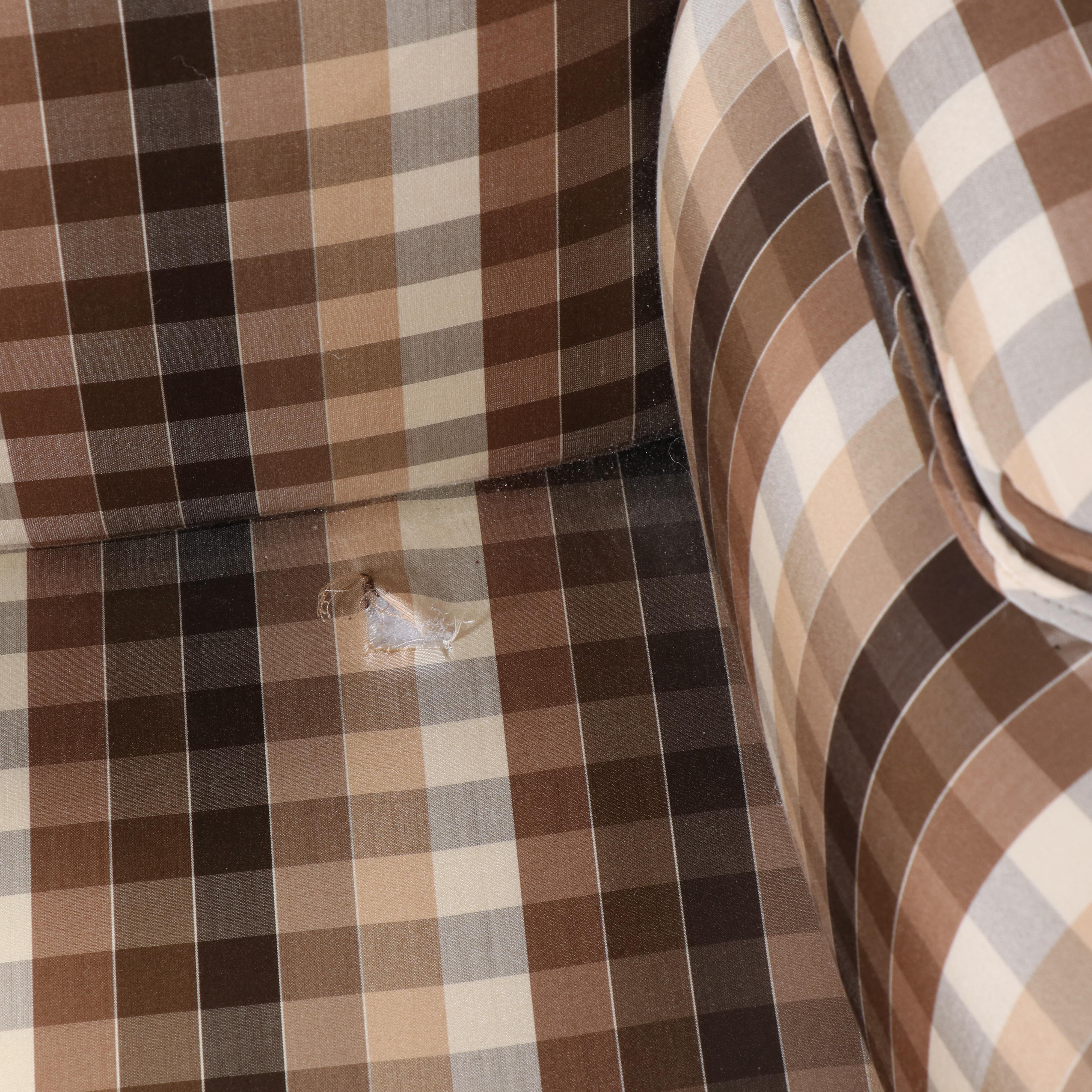 Trouvailles Inc. Louis XV Style Beech Bergère avec Oreilles and Ottoman