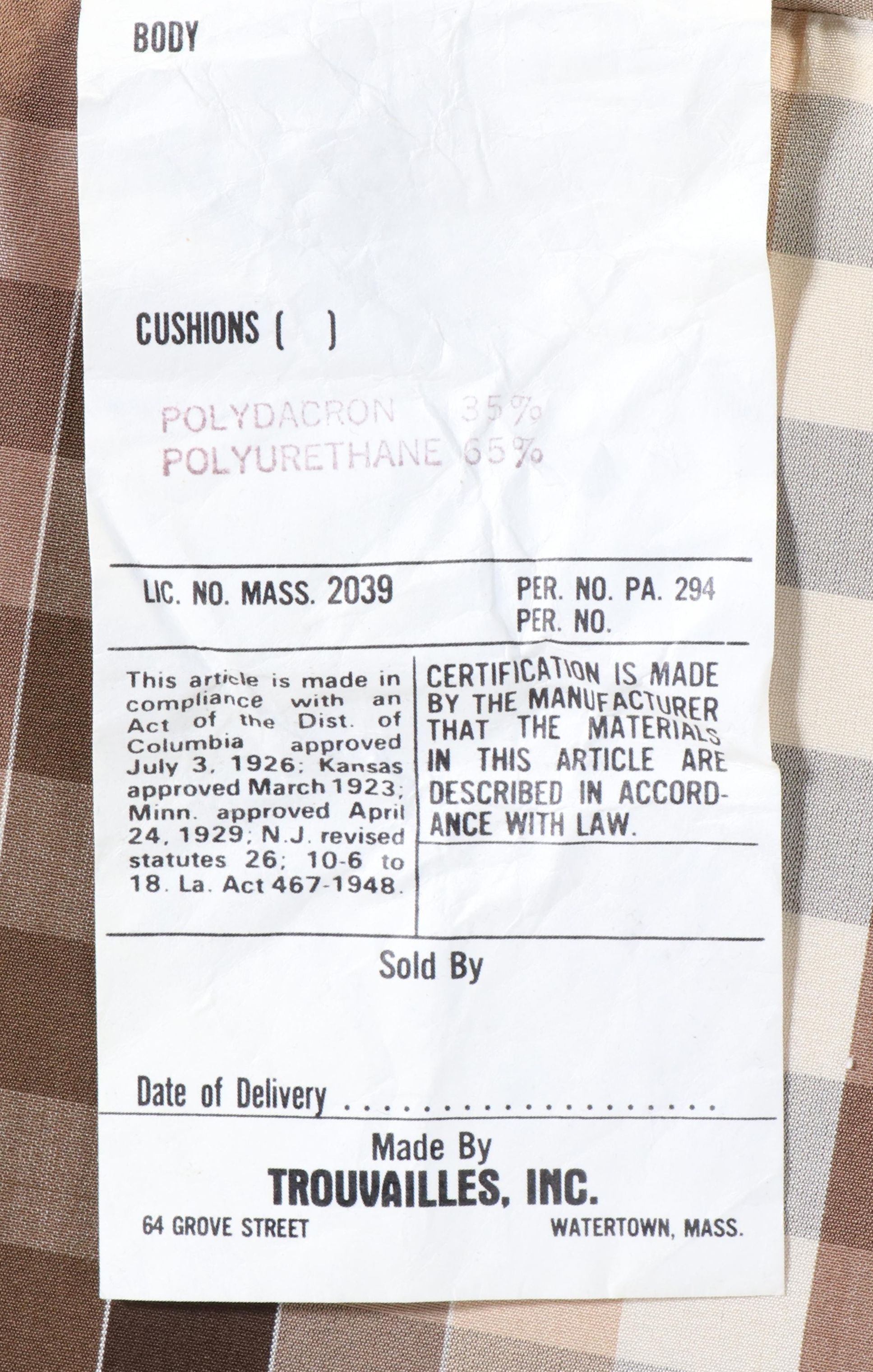 Trouvailles Inc. Louis XV Style Beech Bergère avec Oreilles and Ottoman