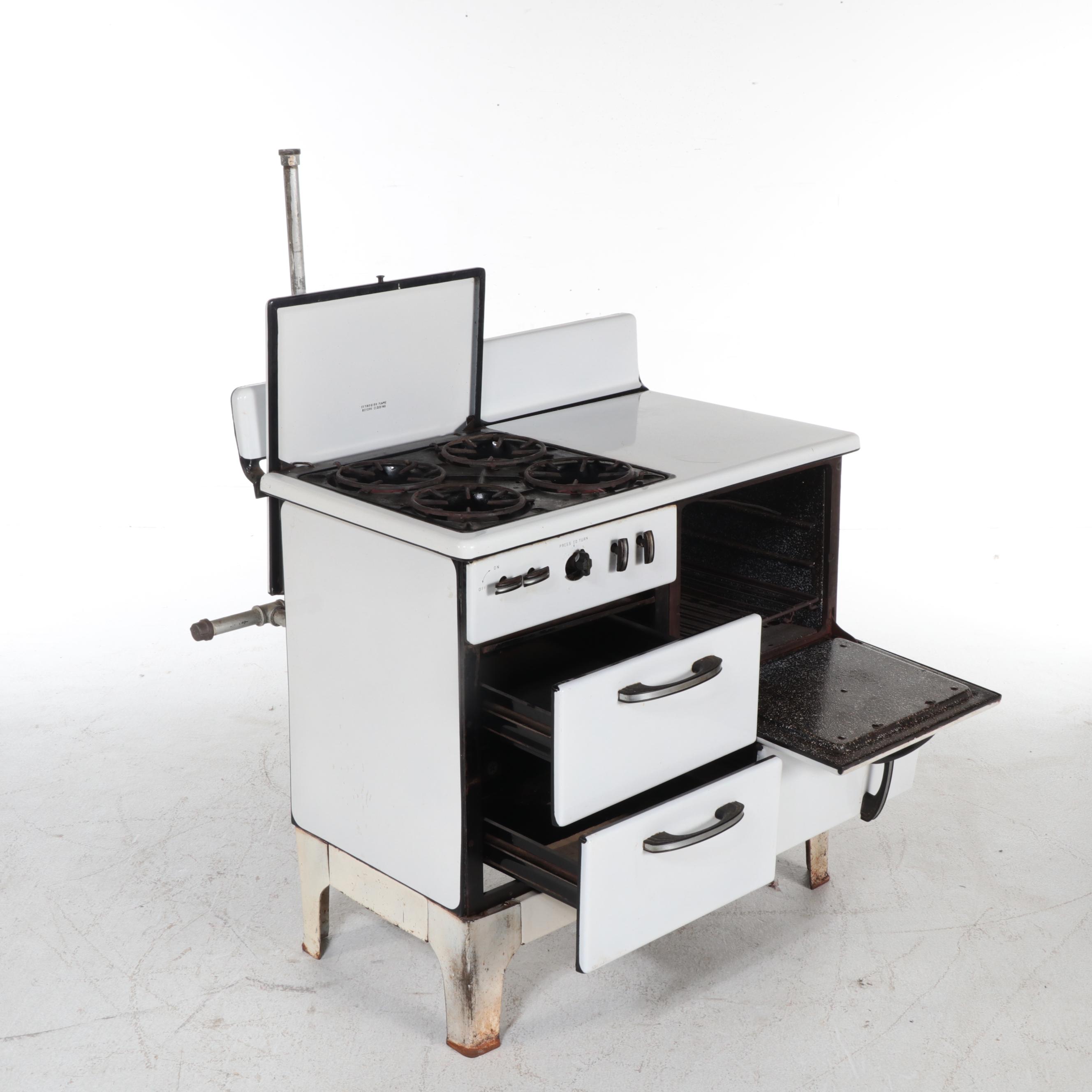 White Enameled Cast Iron Gas Range, Early to Mid-20th Century