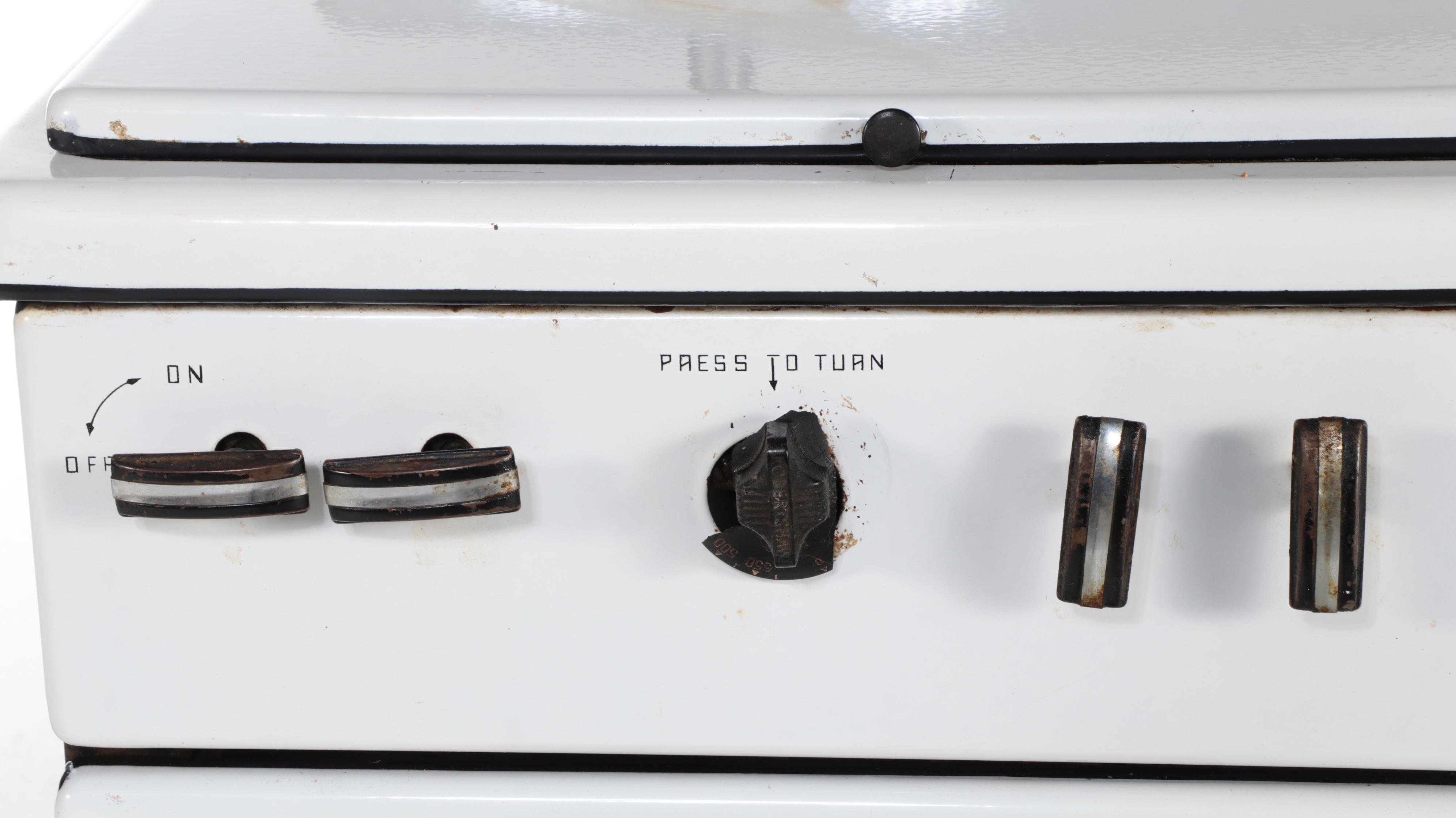 White Enameled Cast Iron Gas Range, Early to Mid-20th Century