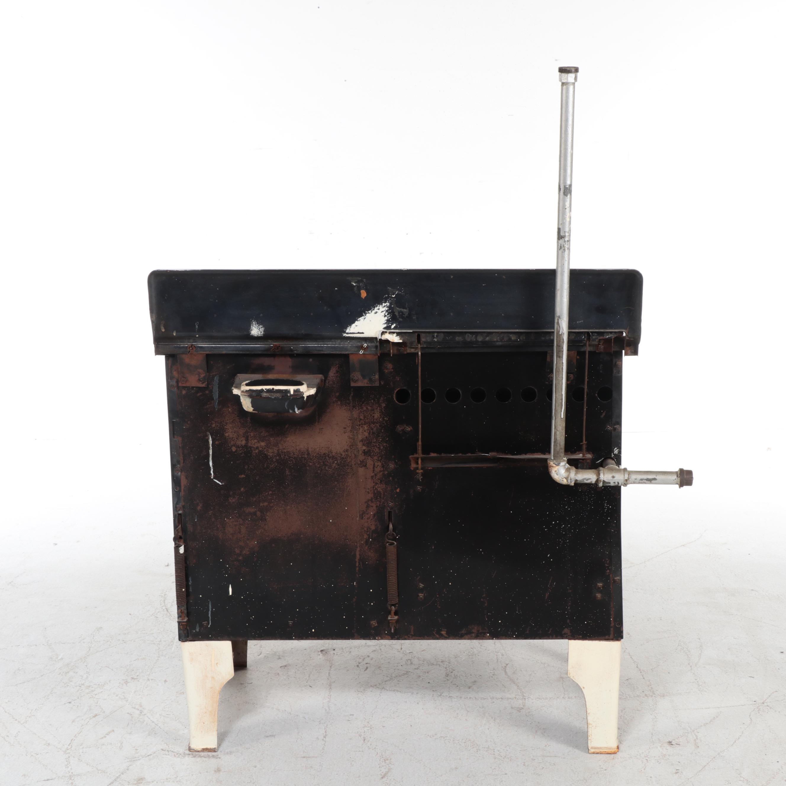 White Enameled Cast Iron Gas Range, Early to Mid-20th Century
