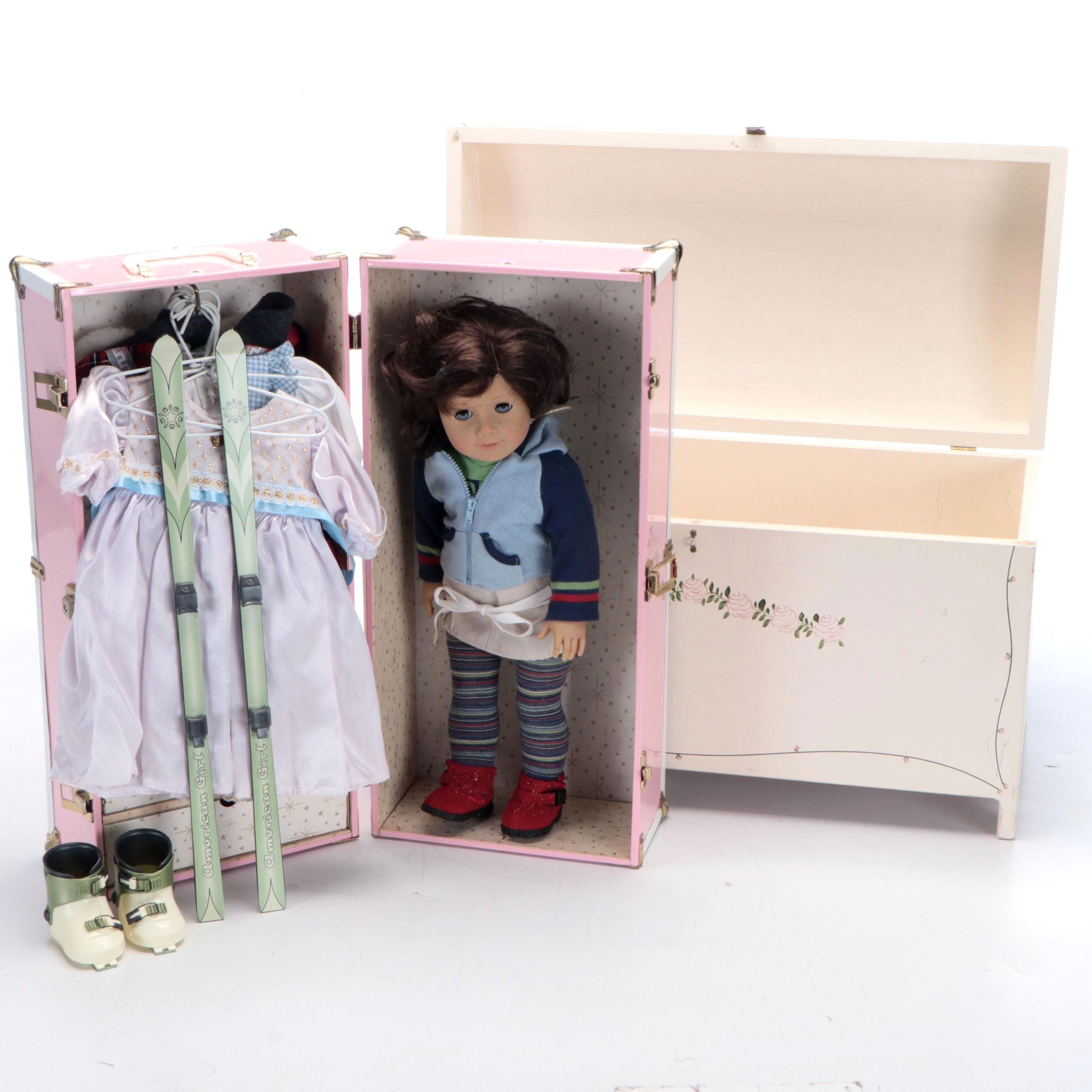 American Girl Doll Lindsey Bergman with Outfits, Trunk and Chest, 2008
