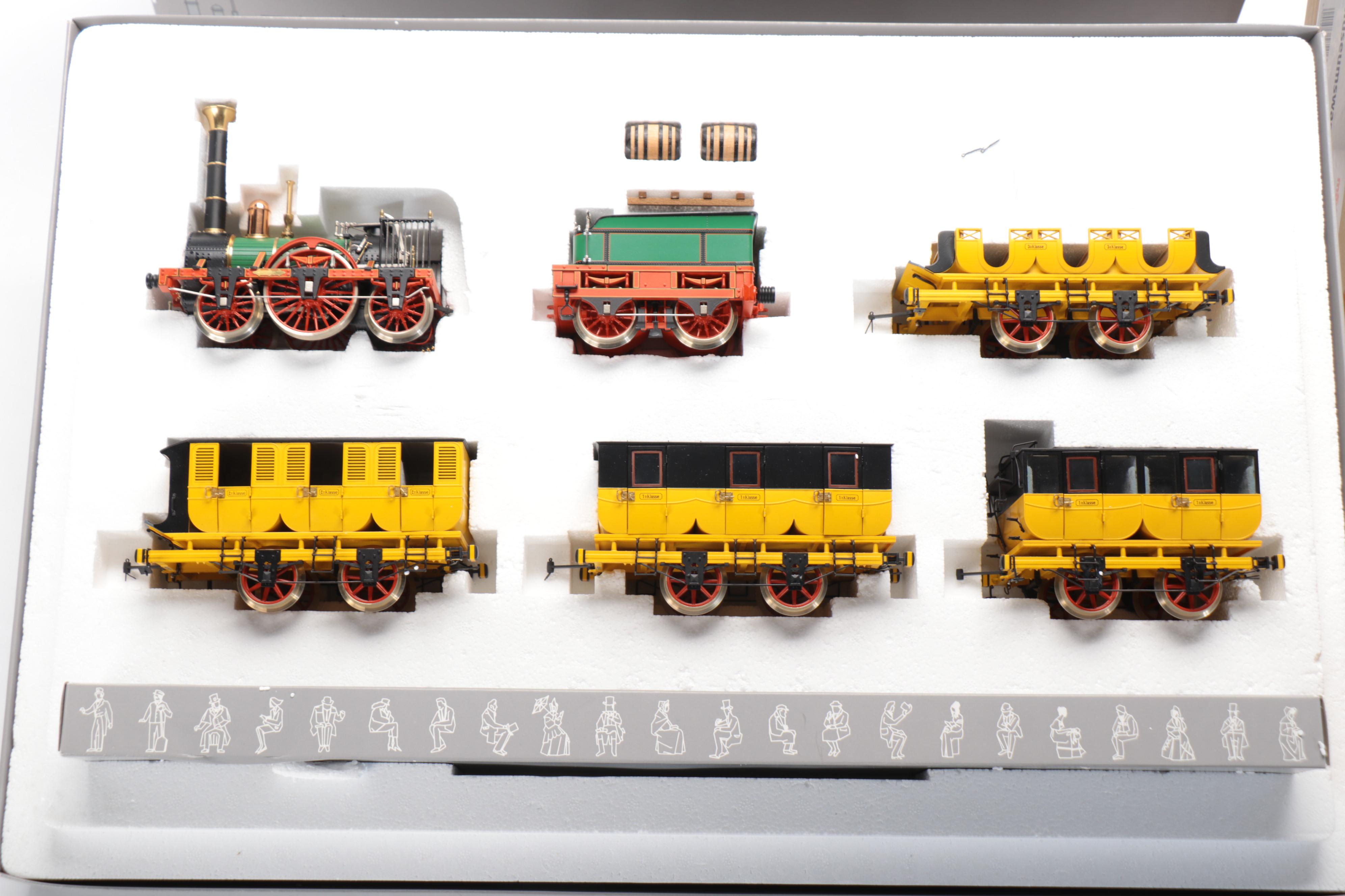 Marklin Plastic Electric Train Cars and Track
