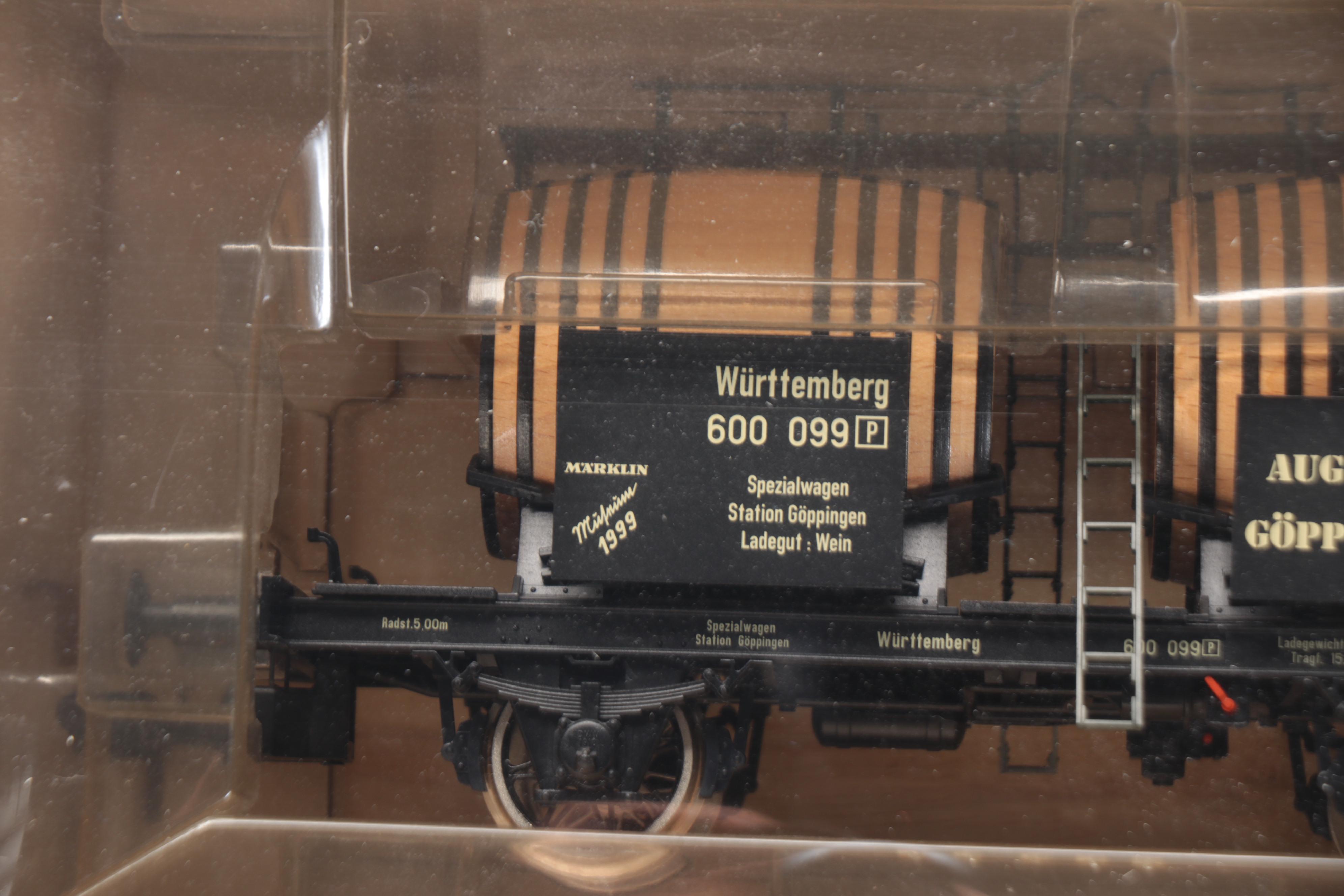 Marklin Plastic Electric Train Cars and Track