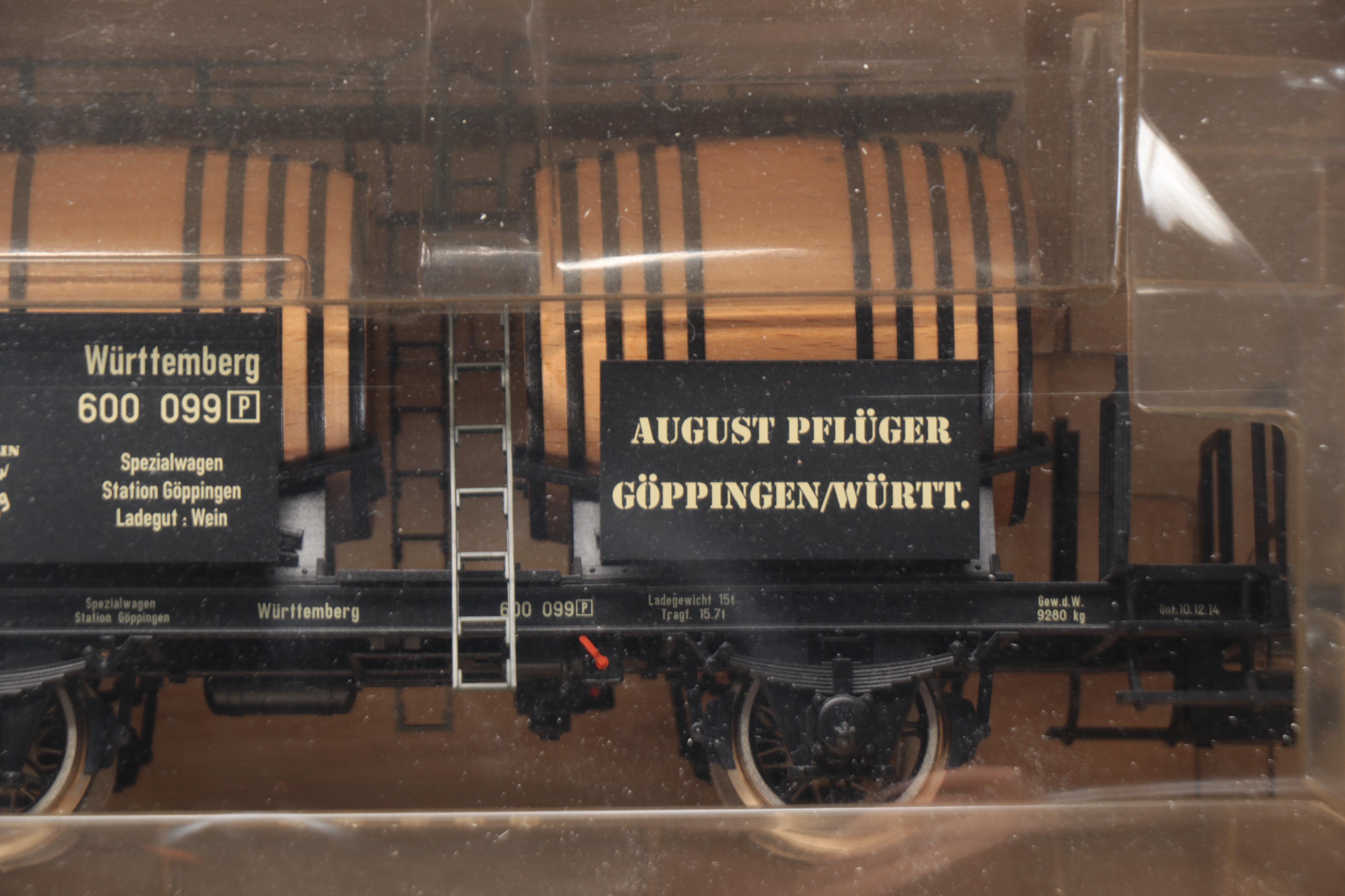 Marklin Plastic Electric Train Cars and Track