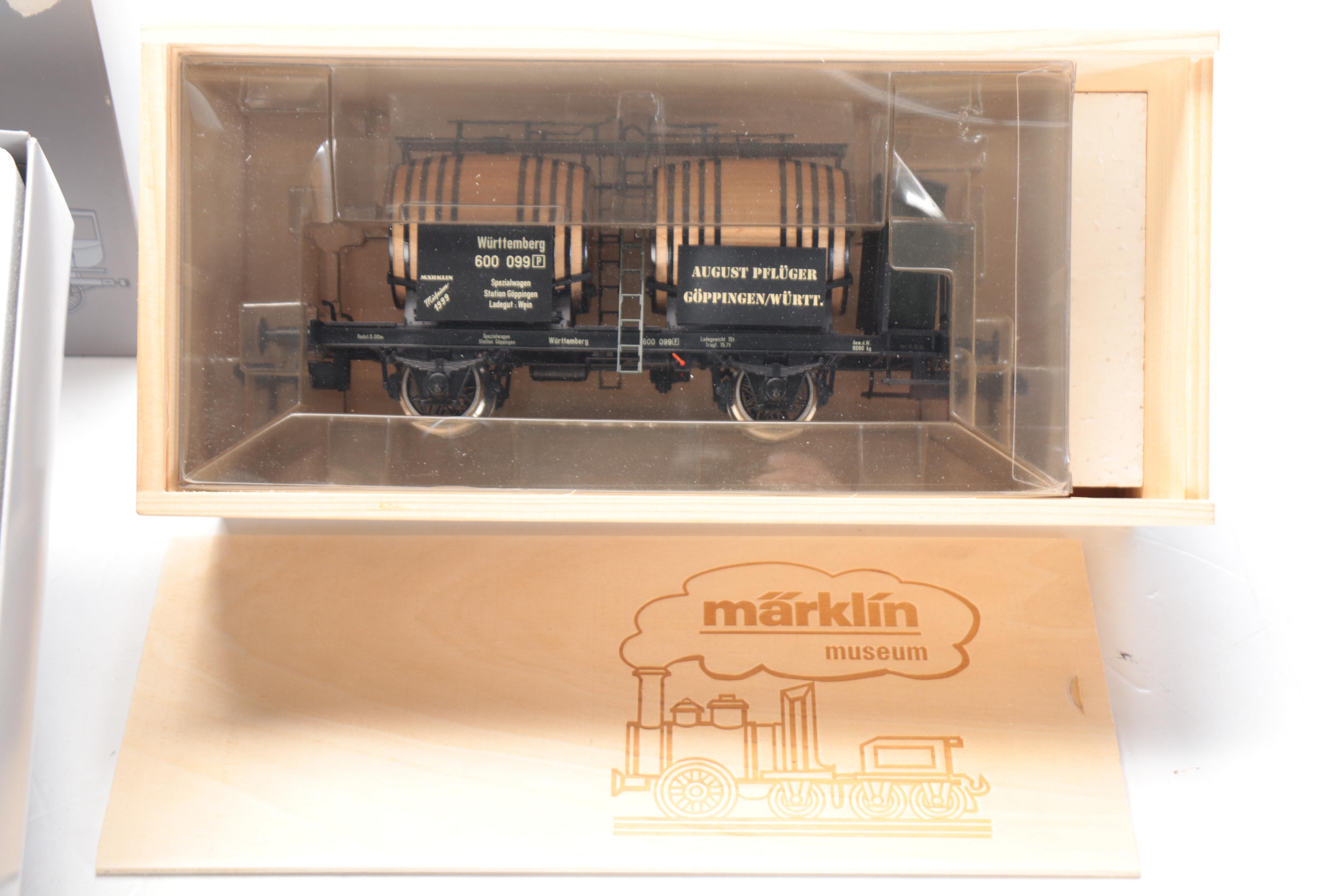 Marklin Plastic Electric Train Cars and Track