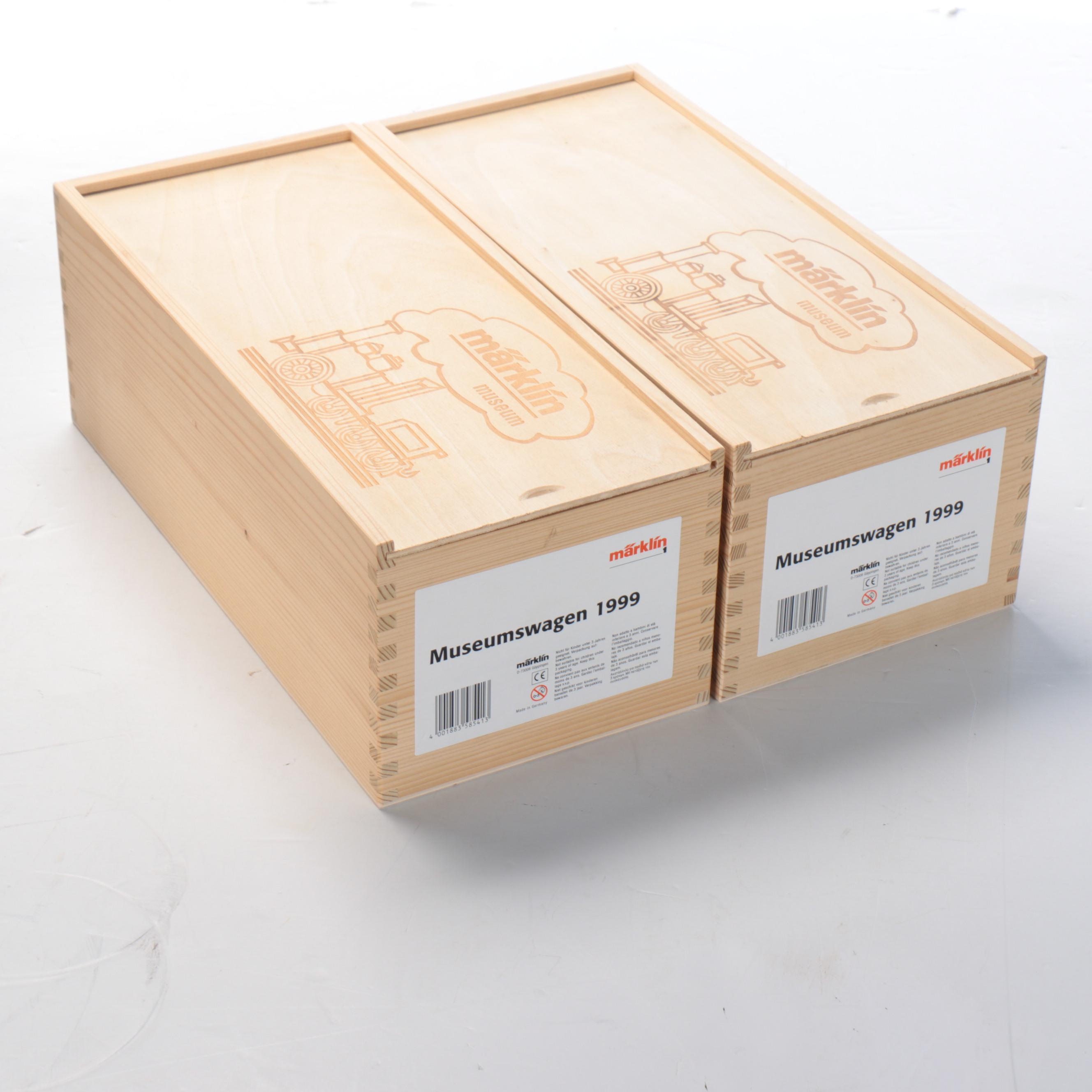 Marklin Plastic Electric Train Cars and Track