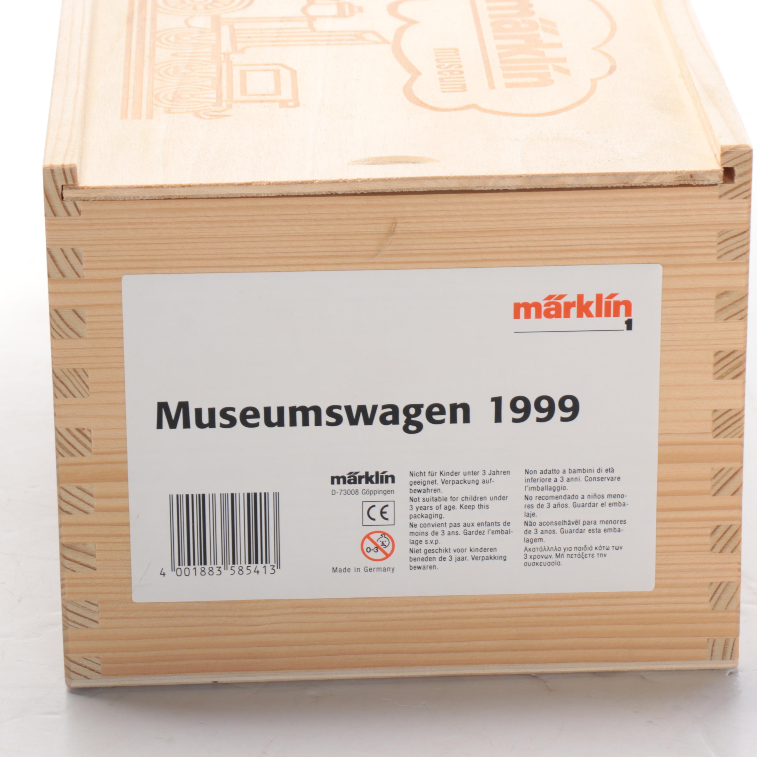 Marklin Plastic Electric Train Cars and Track