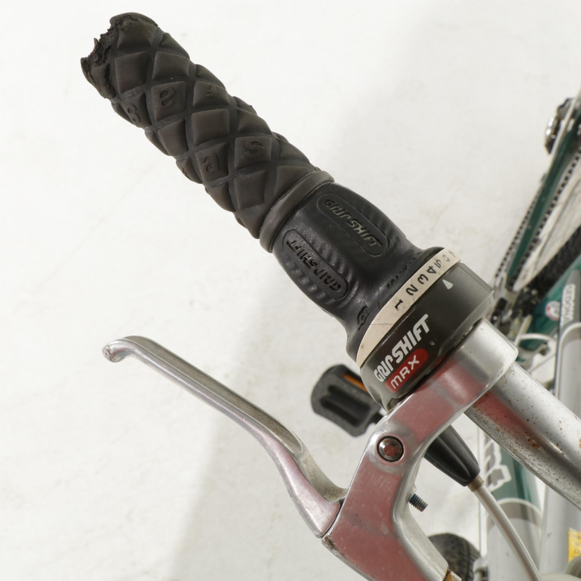 Giant Sedona DX Seven-Speed Hybrid Bicycle