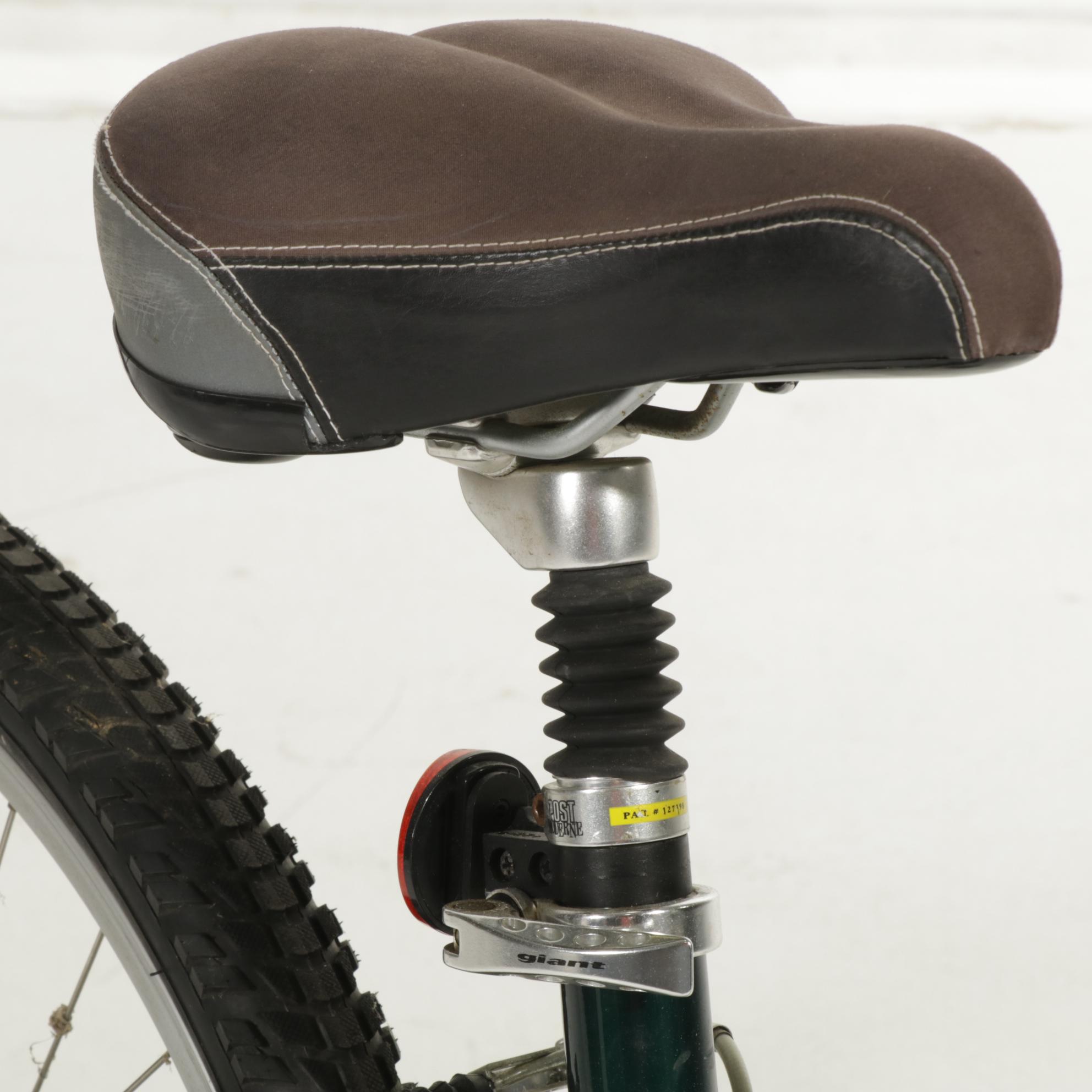 Giant Sedona DX Seven-Speed Hybrid Bicycle