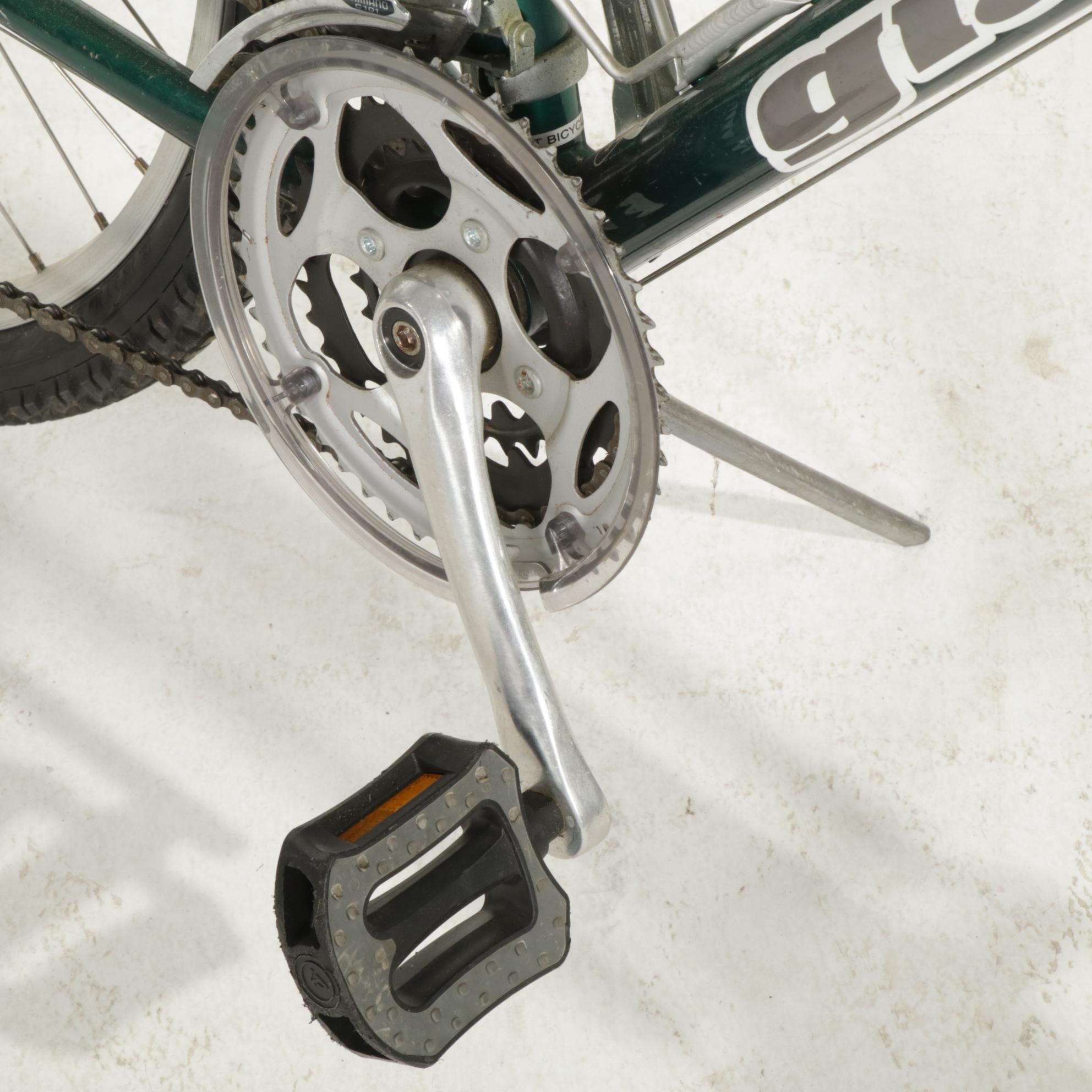 Giant Sedona DX Seven-Speed Hybrid Bicycle