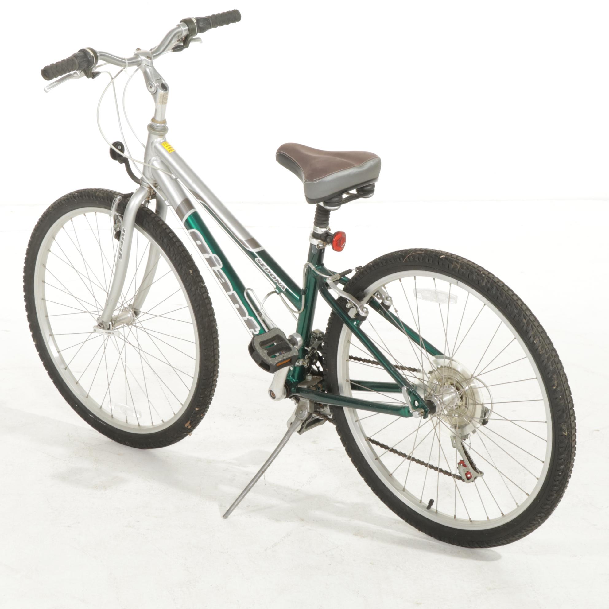 Giant Sedona DX Seven-Speed Hybrid Bicycle