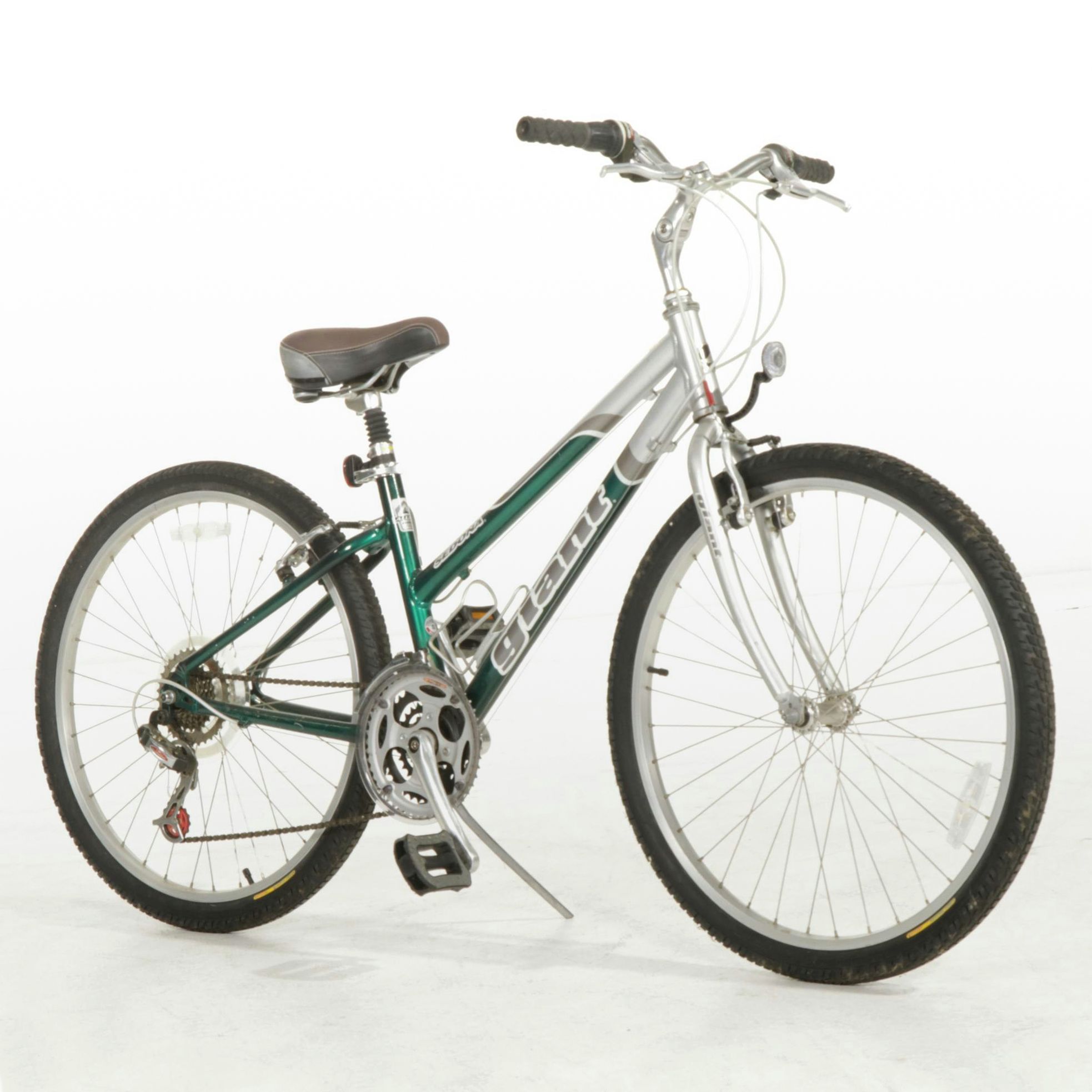 Giant Sedona DX Seven-Speed Hybrid Bicycle
