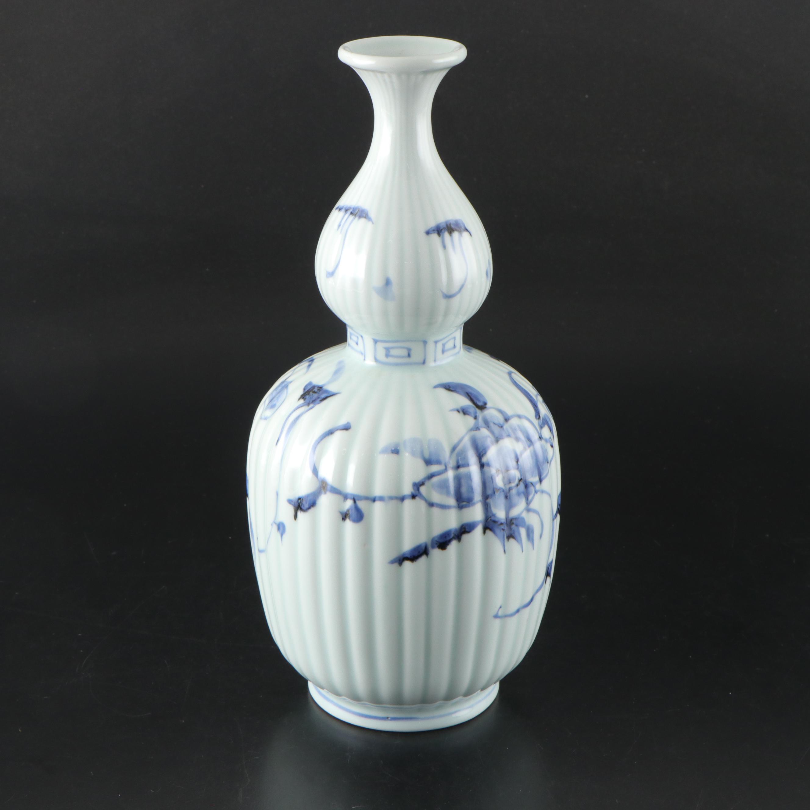 Japanese Blue and White Porcelain Gourd Vase, Meiji Period