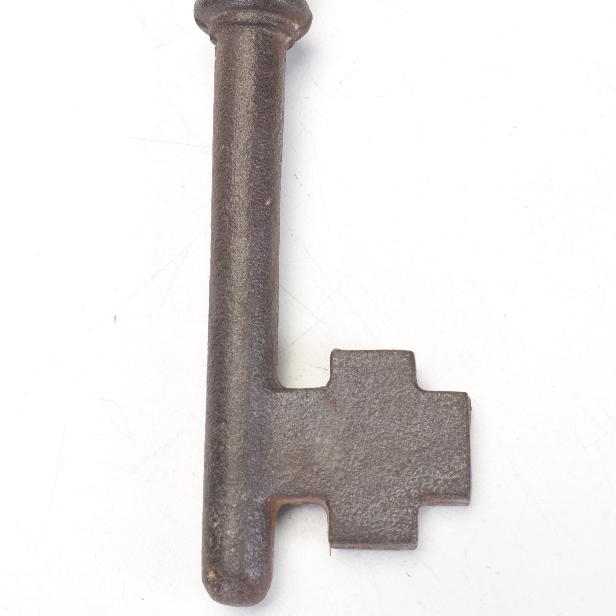 Cast Iron Crown Skeleton Key with Cylinder Padlock