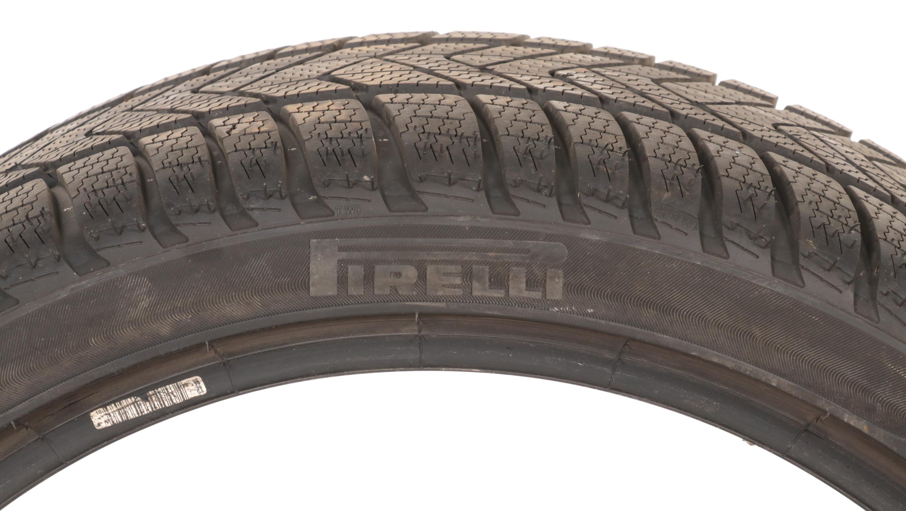 Four Pirelli Winter Sottozero Tires Featuring 225/40R19 and 255/35R19