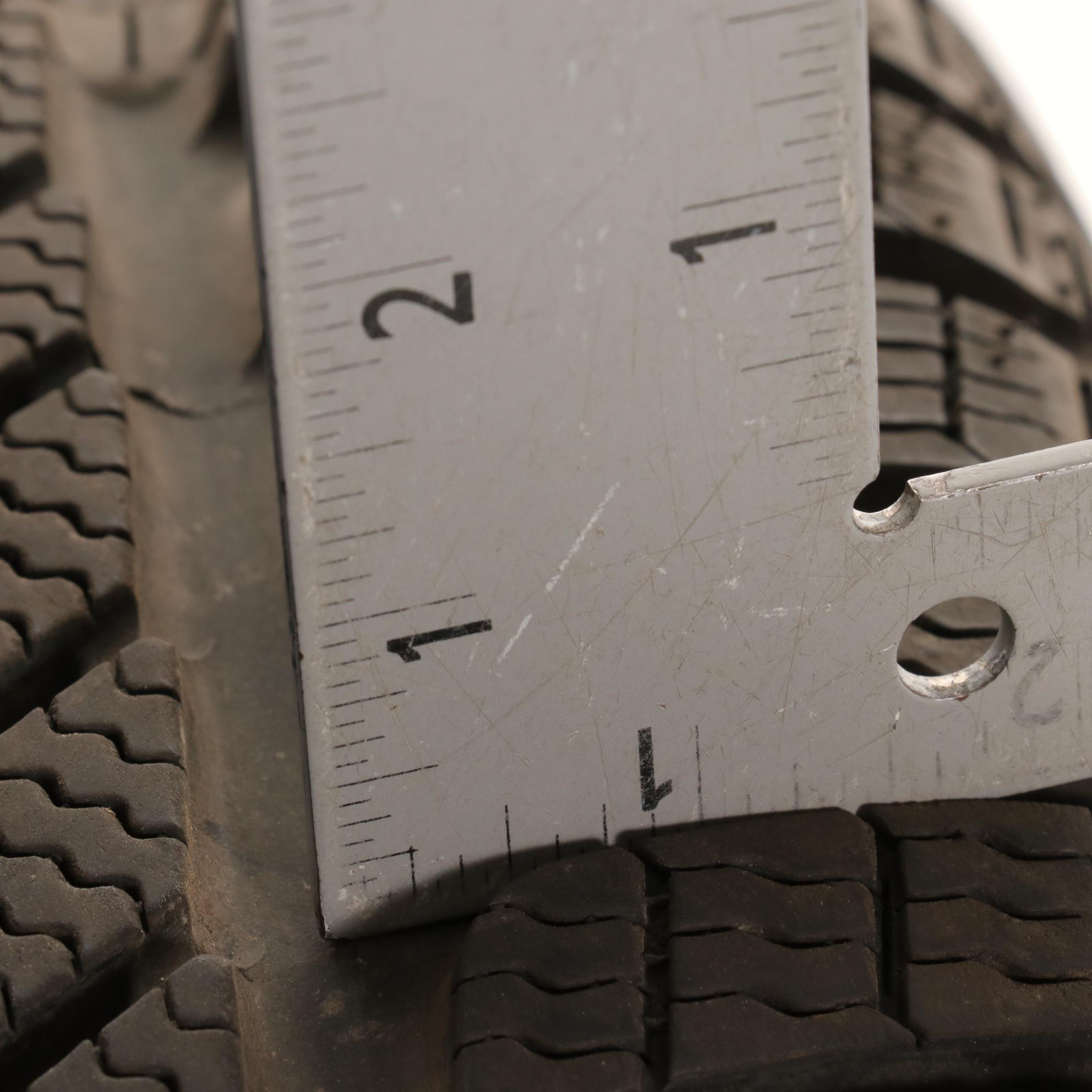 Four Pirelli Winter Sottozero Tires Featuring 225/40R19 and 255/35R19