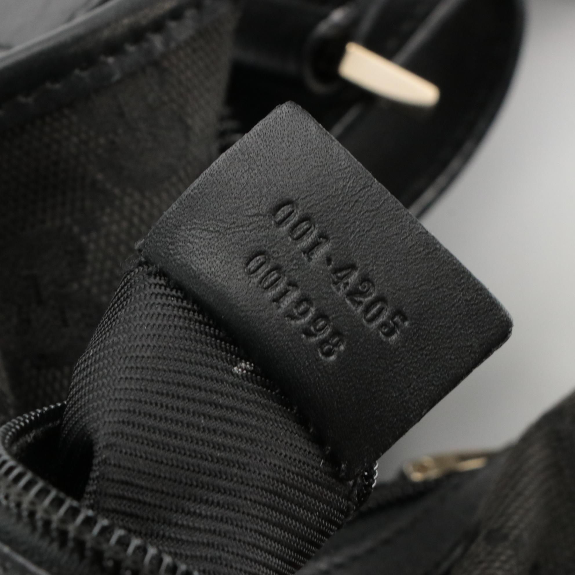 Gucci Shoulder Bag in Black GG Canvas and Leather