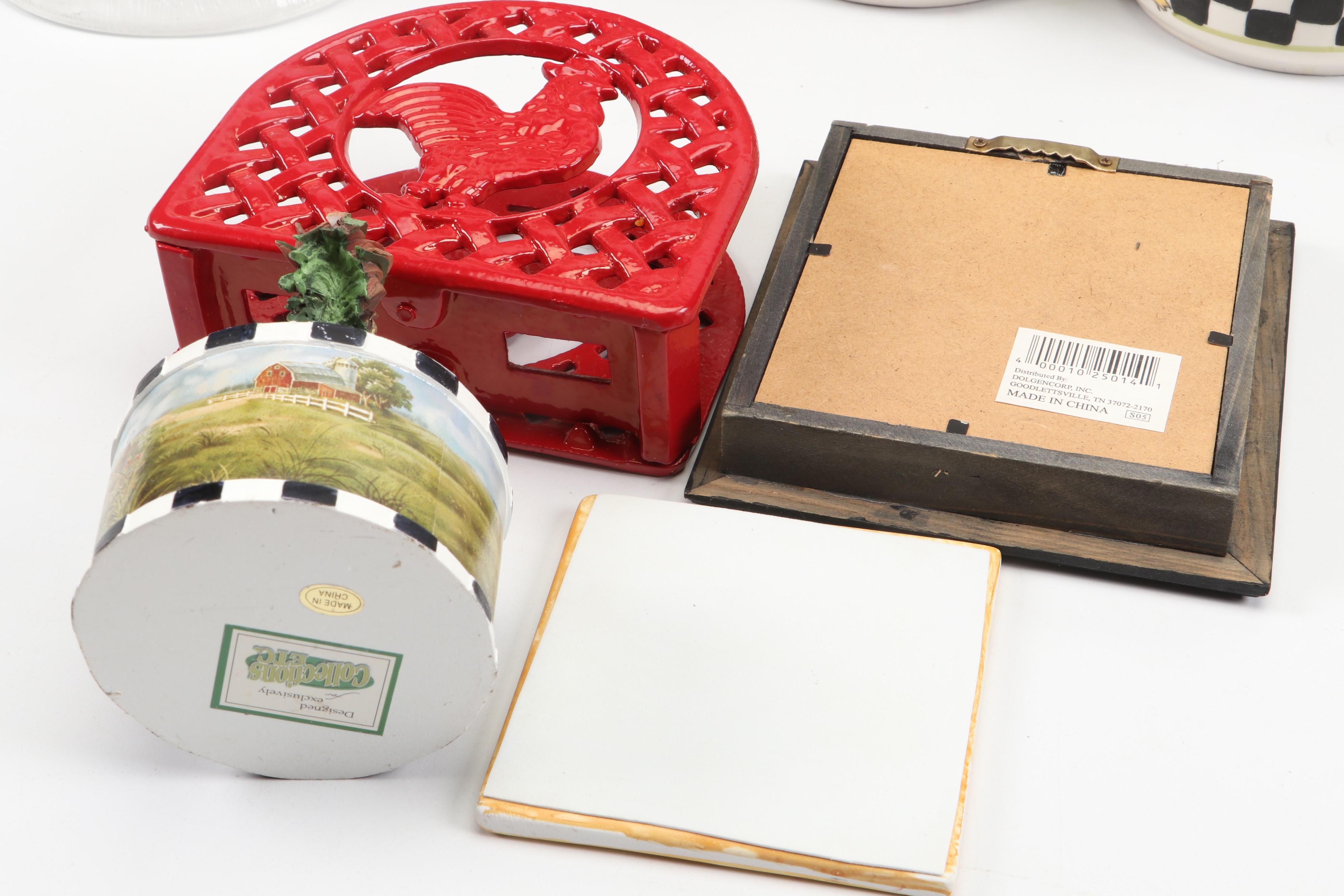 Farmhouse Style Rooster-Themed Kitchen Accessories and Décor