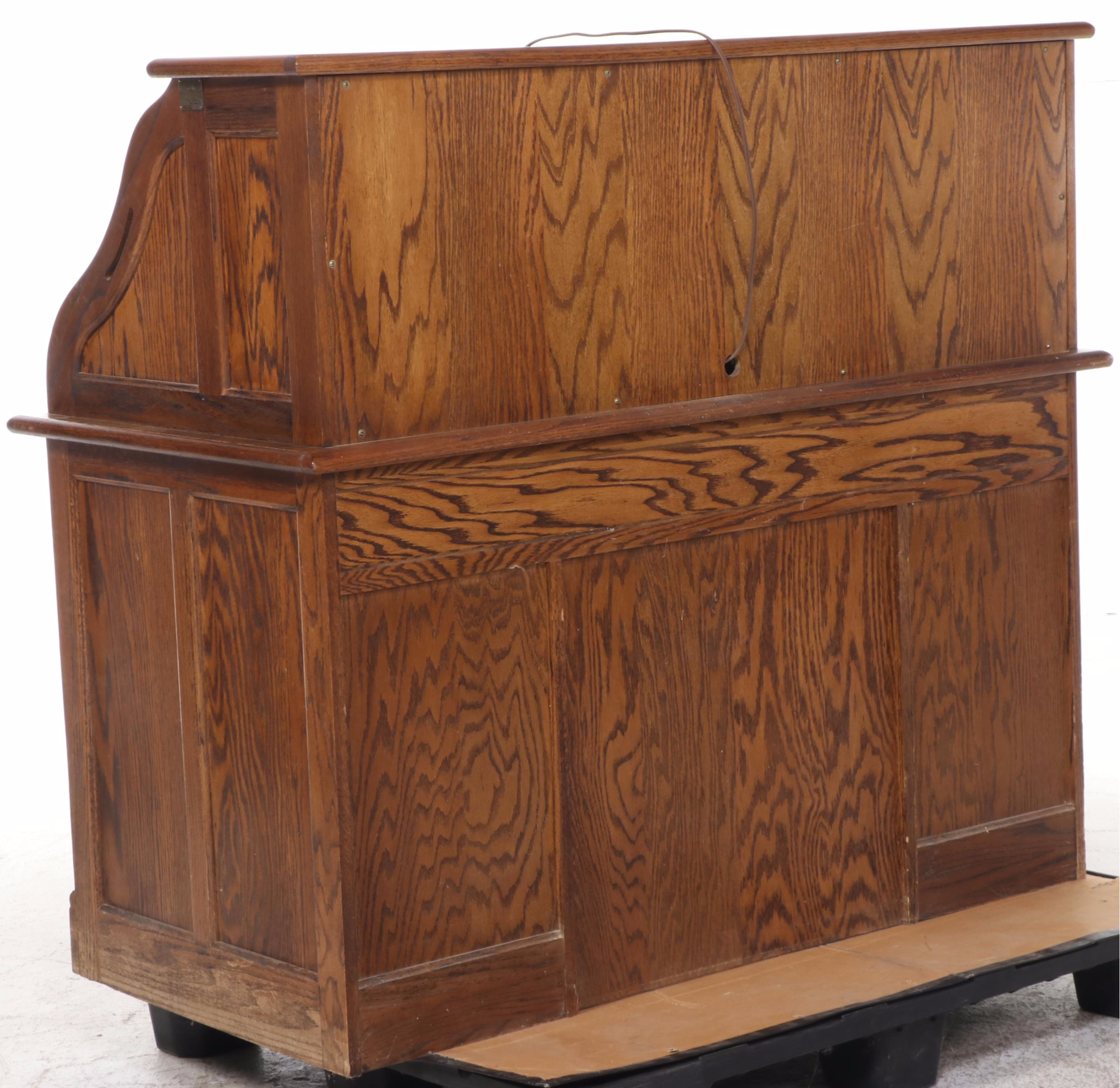 Riverside Furniture "Oak Creek" Roll-Top Desk, Late 20th Century