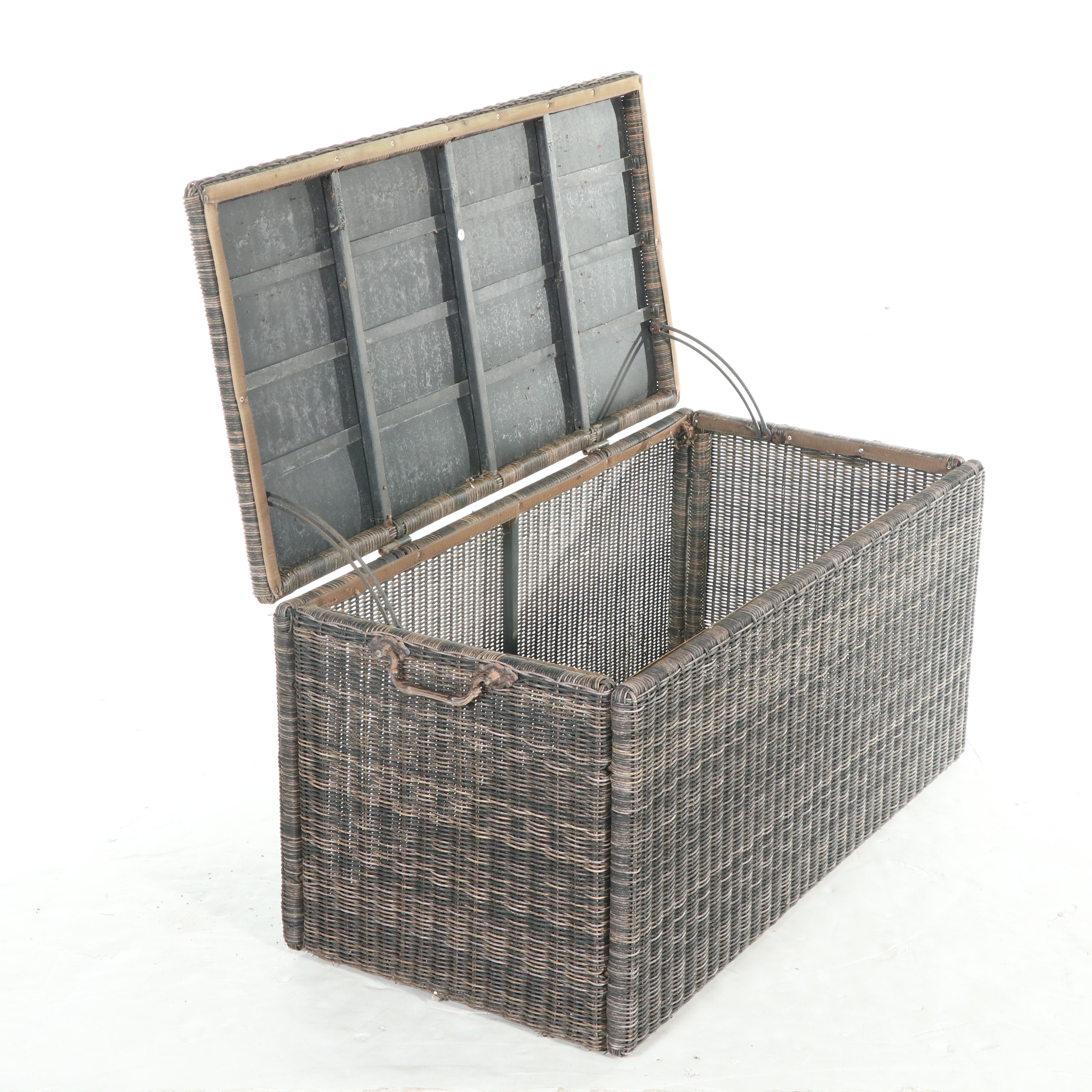 Wicker Lift-Lid Deck Box