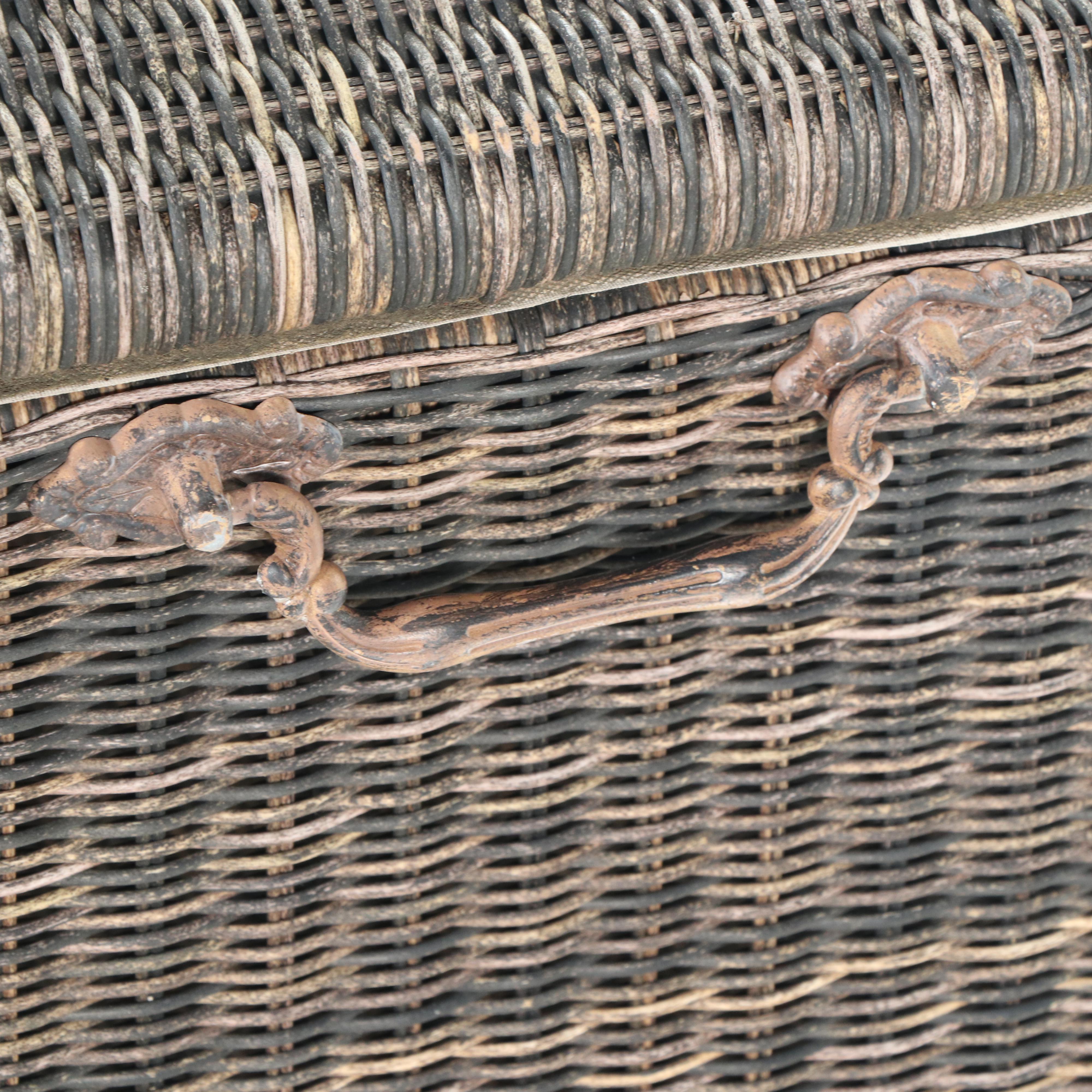 Wicker Lift-Lid Deck Box