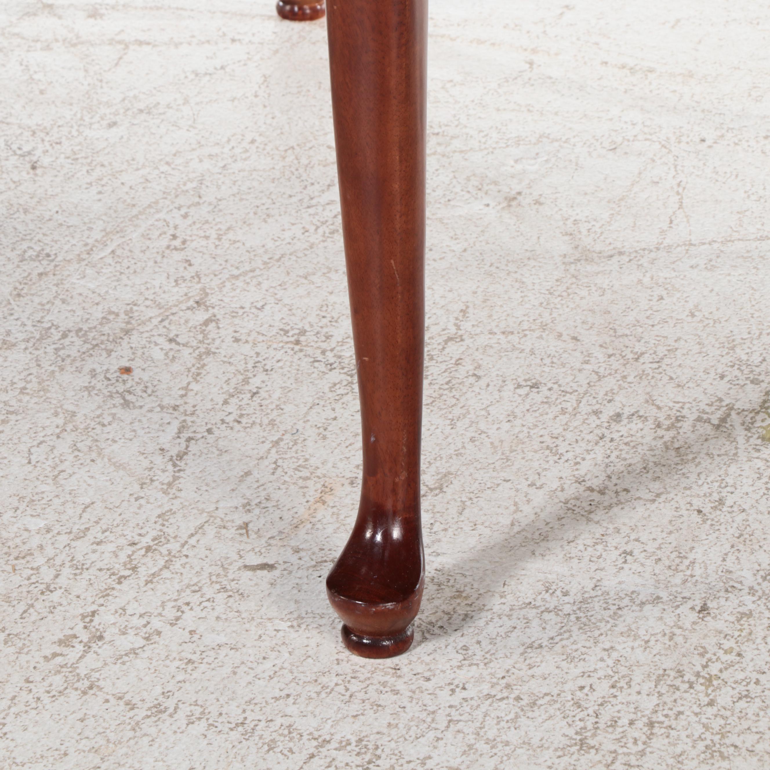 Universal Furniture Queen Anne Style Cherrywood Extending Dining Table