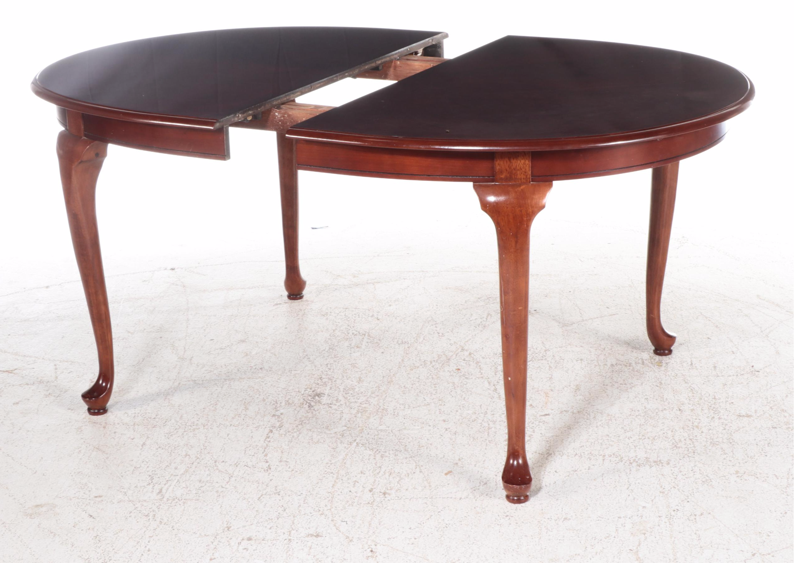 Universal Furniture Queen Anne Style Cherrywood Extending Dining Table