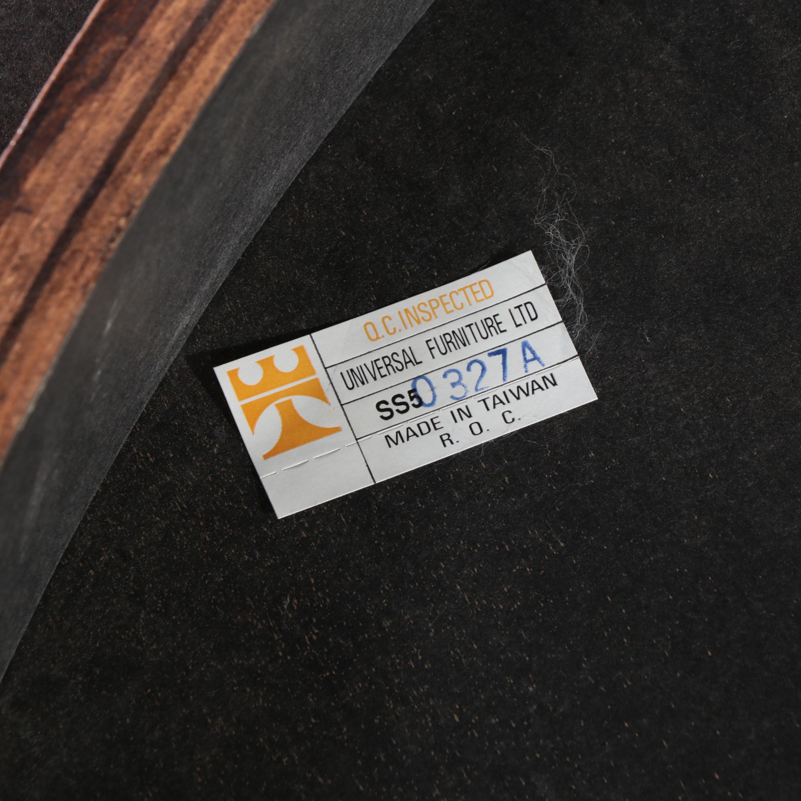 Universal Furniture Queen Anne Style Cherrywood Extending Dining Table