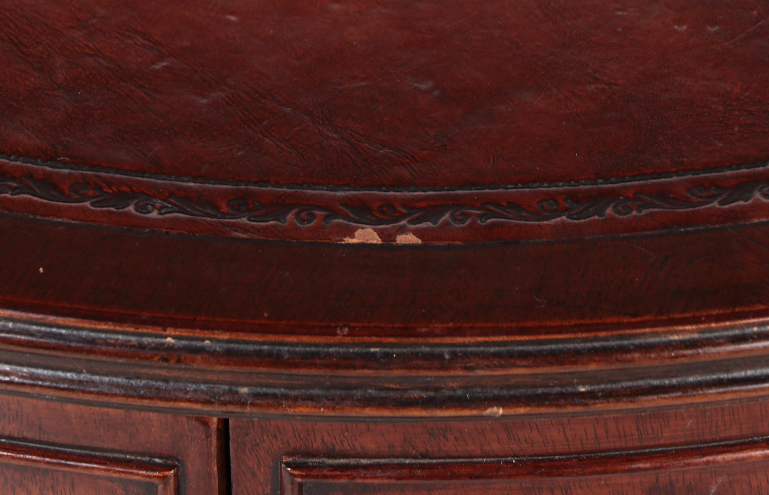 Fine Arts Furniture Co. Federal Style Mahogany Side Table