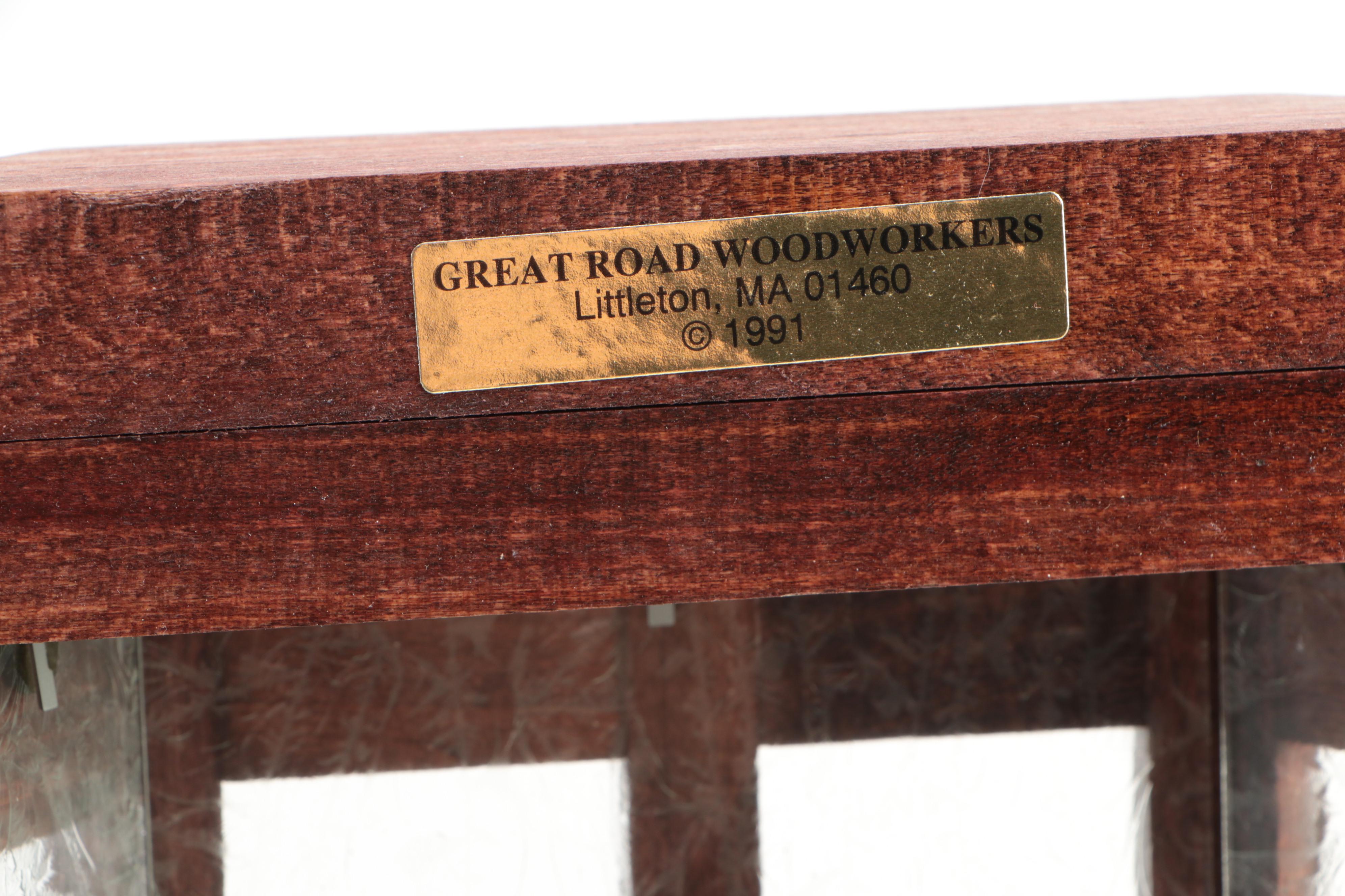 Byers' Choice "The Carolers" Figurines with Bay Window Figurine