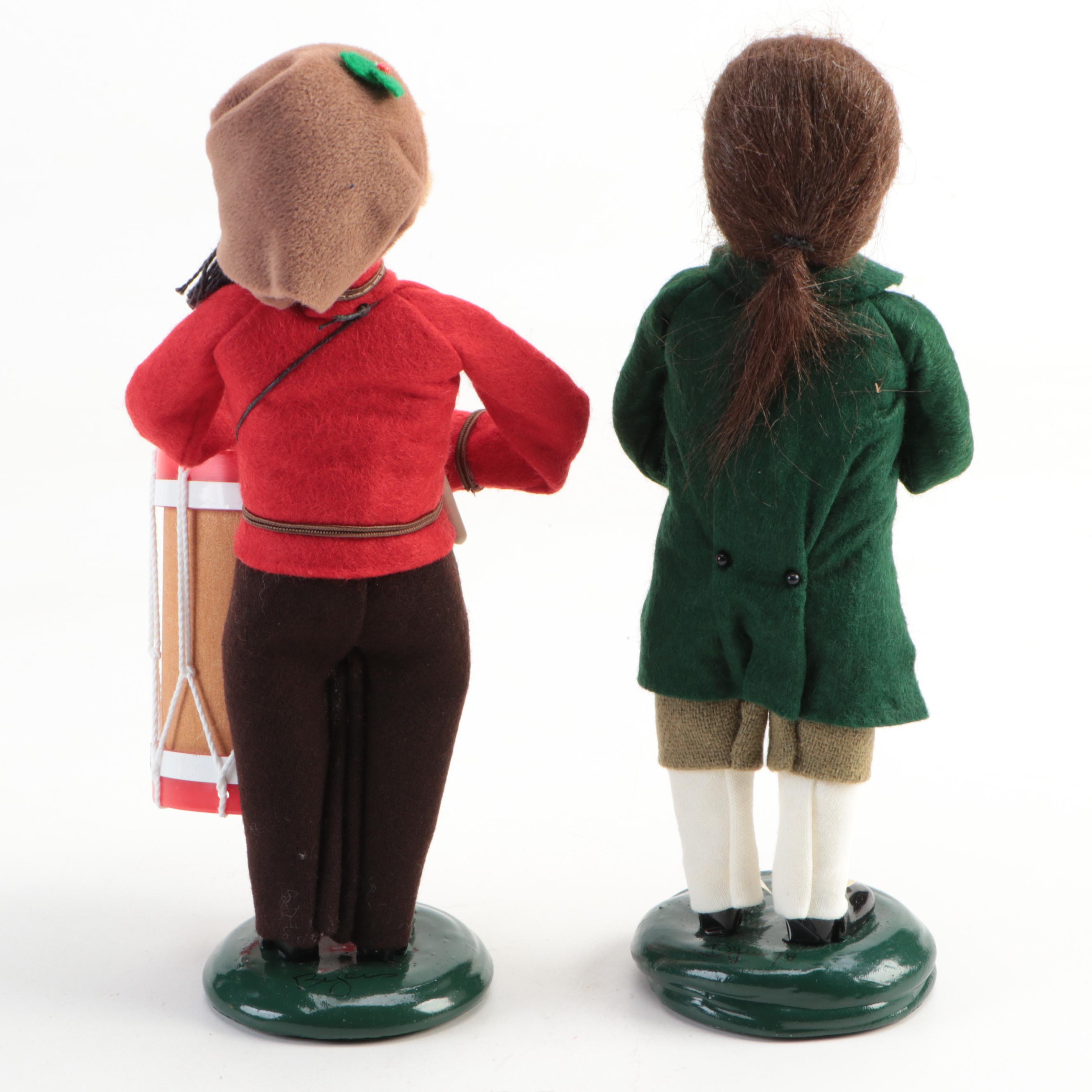 Byers' Choice "The Carolers" Figurines with Bay Window Figurine