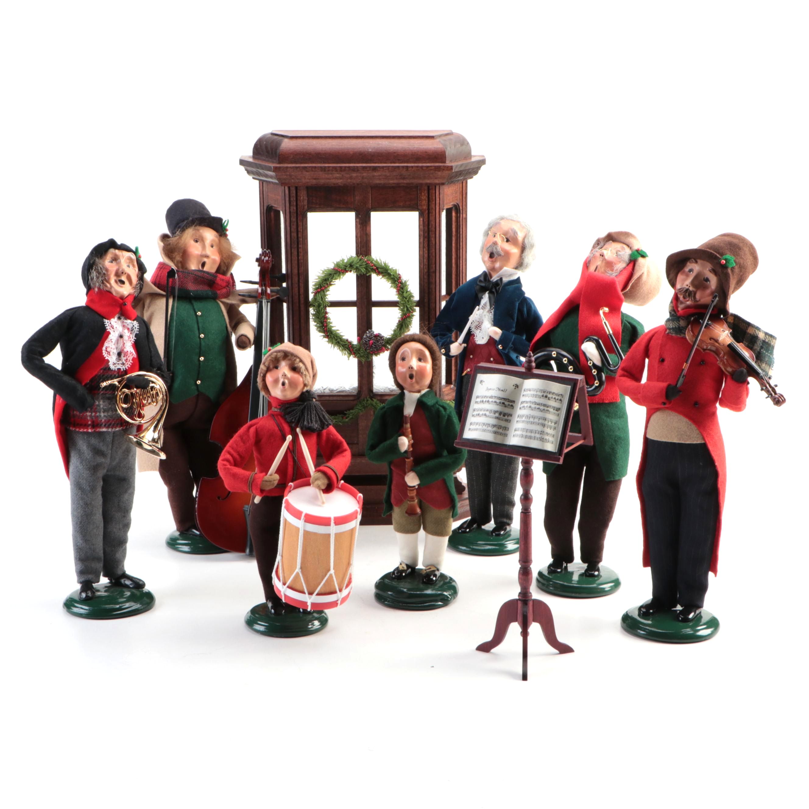 Byers' Choice "The Carolers" Figurines with Bay Window Figurine