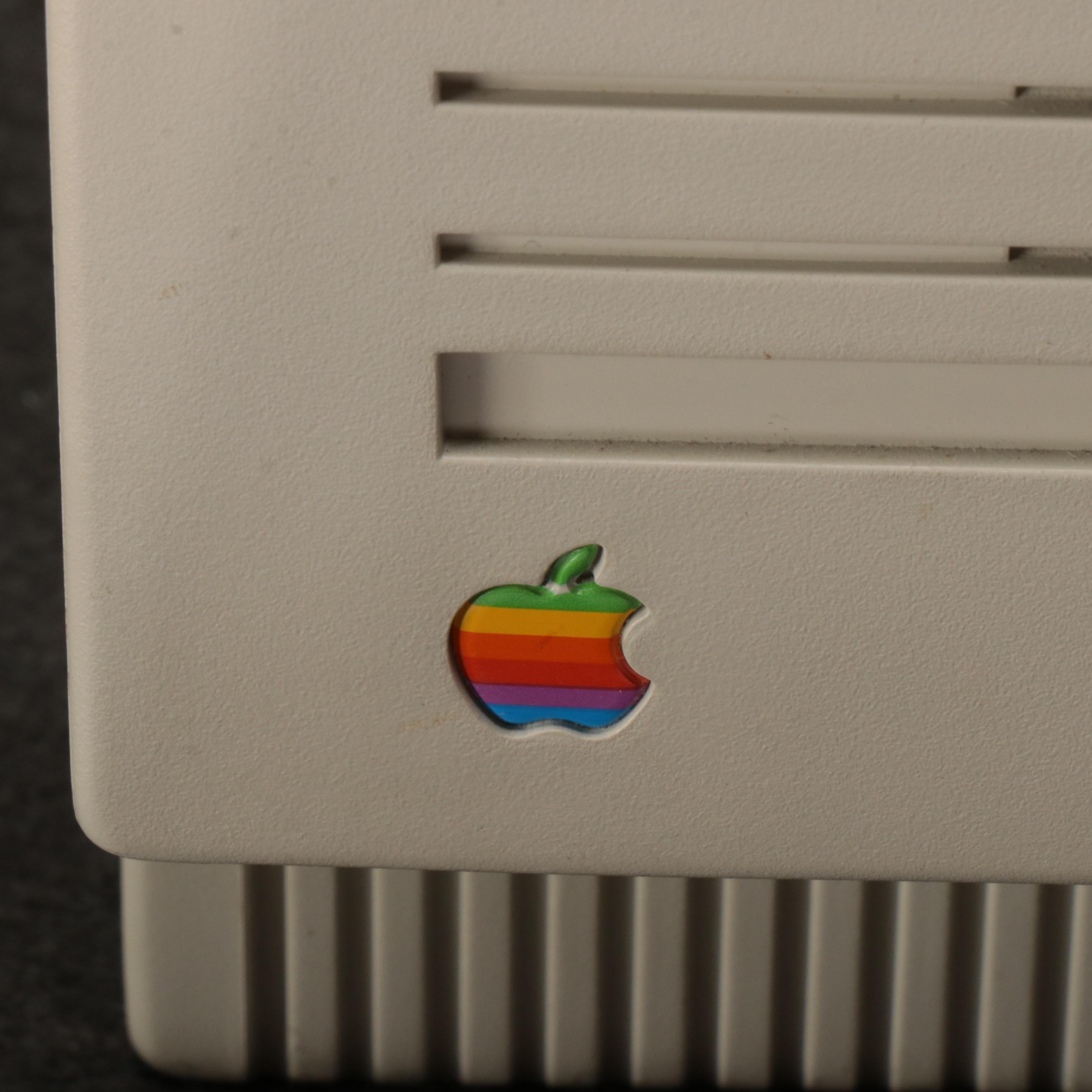 Apple Macintosh SE Model M5011 Personal Computer & Keyboard, 1986